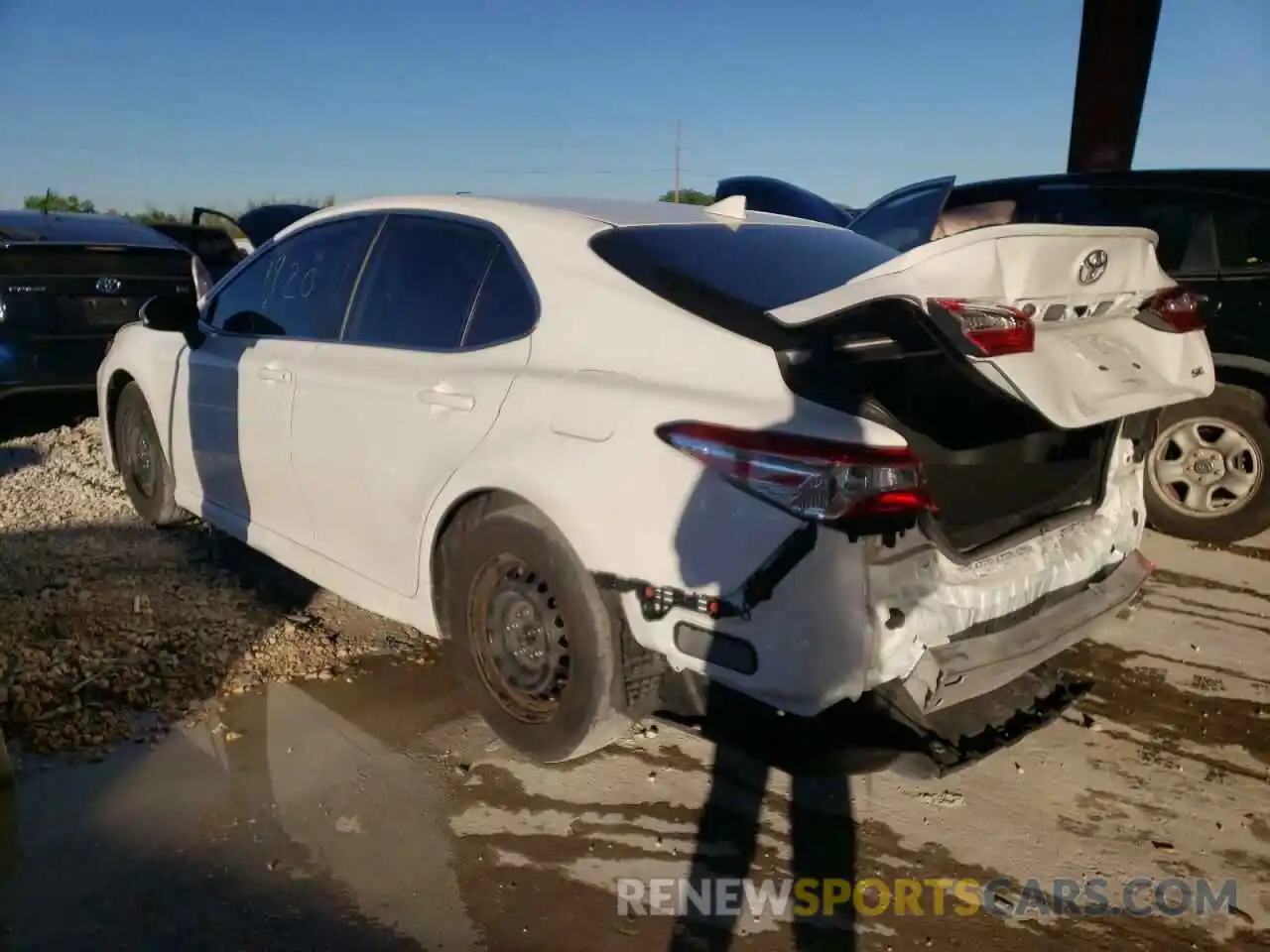 3 Photograph of a damaged car 4T1G11AK0LU904442 TOYOTA CAMRY 2020