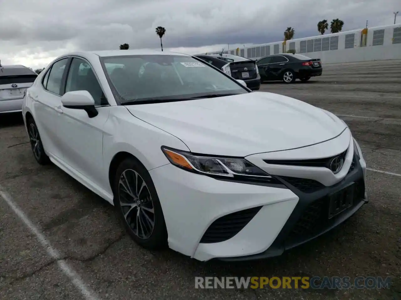 1 Photograph of a damaged car 4T1G11AK0LU905428 TOYOTA CAMRY 2020