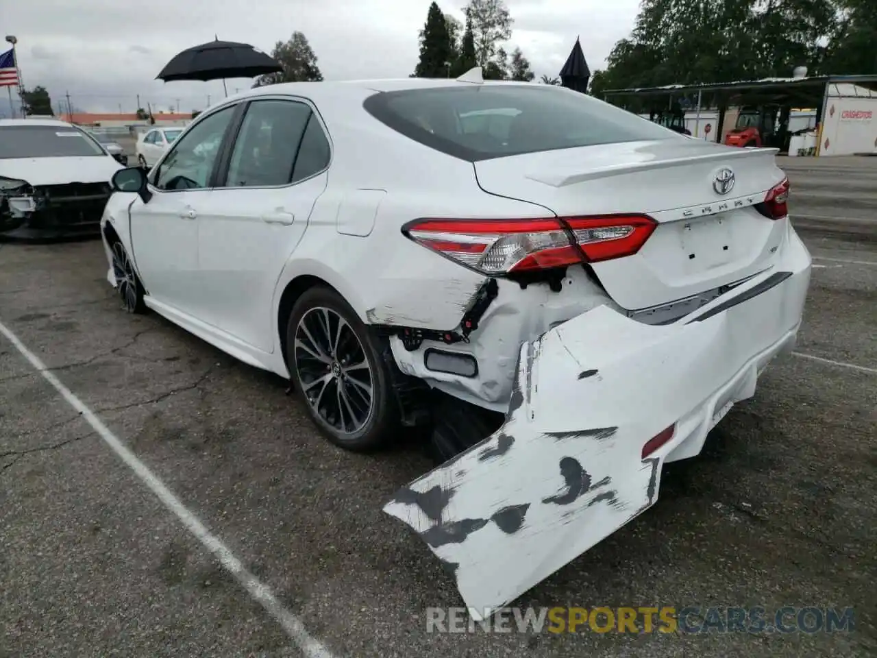 3 Photograph of a damaged car 4T1G11AK0LU905428 TOYOTA CAMRY 2020