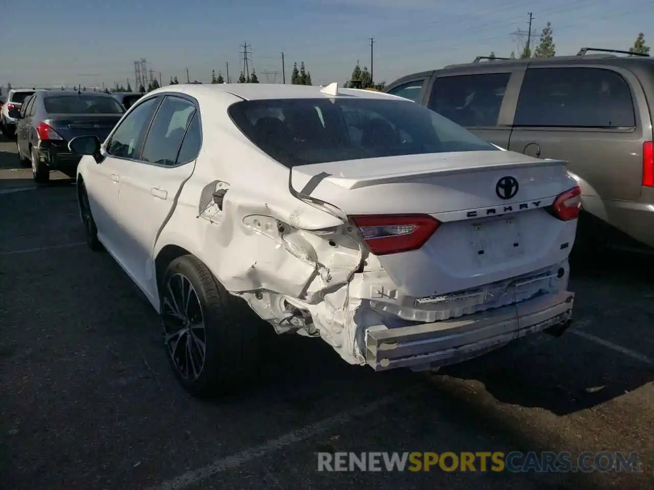 3 Photograph of a damaged car 4T1G11AK0LU906742 TOYOTA CAMRY 2020