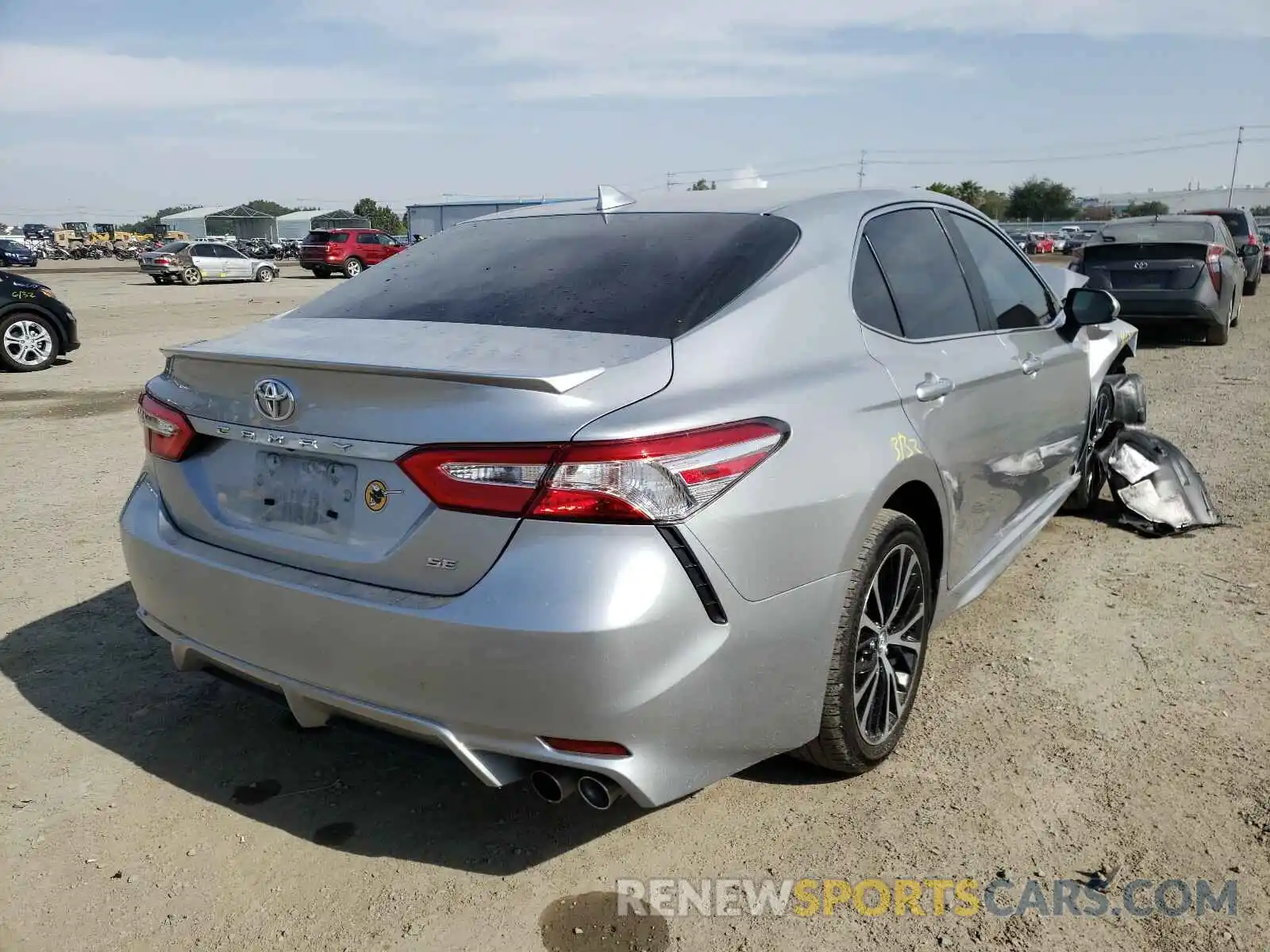 4 Photograph of a damaged car 4T1G11AK0LU911410 TOYOTA CAMRY 2020