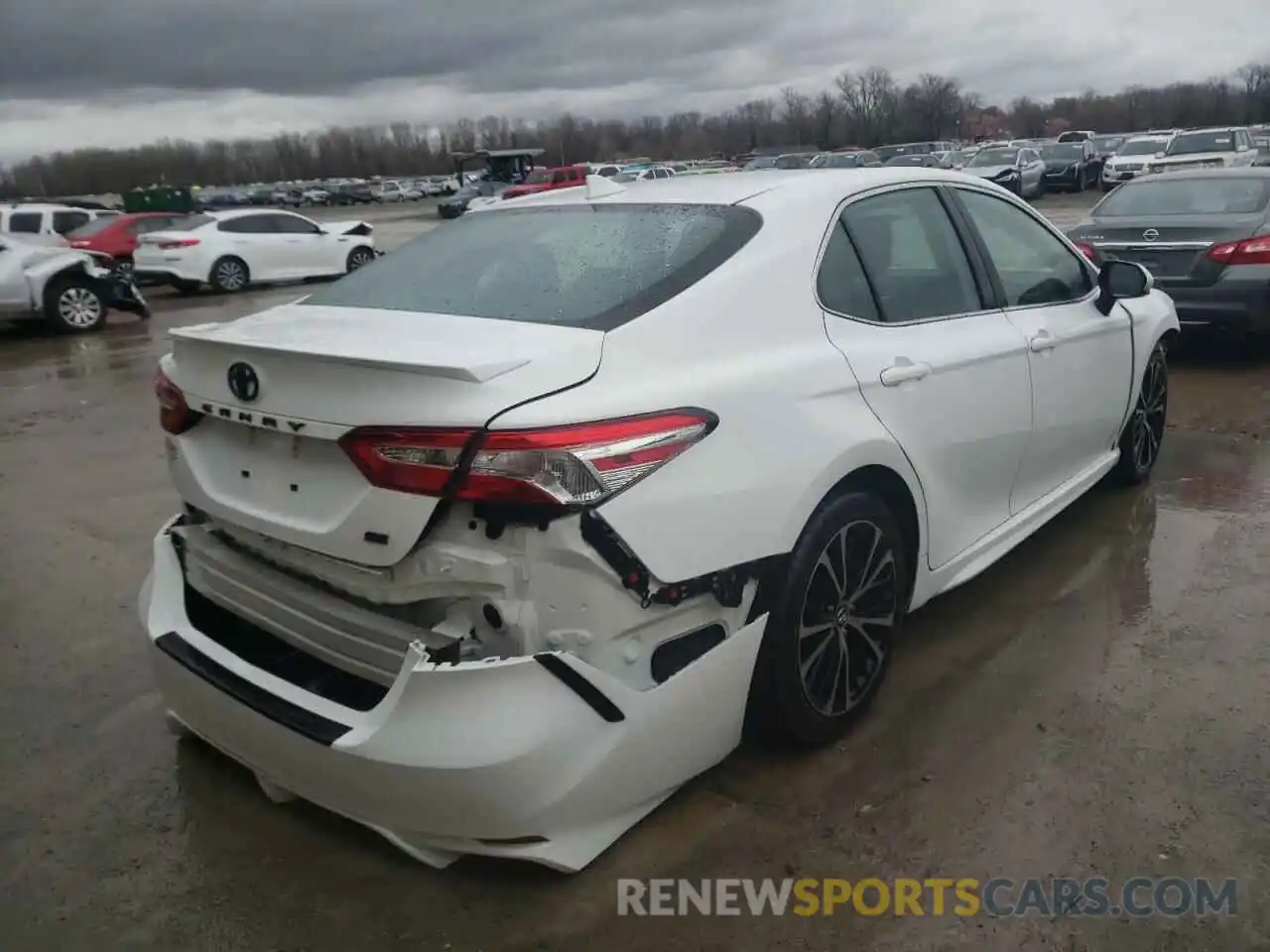 4 Photograph of a damaged car 4T1G11AK0LU913464 TOYOTA CAMRY 2020