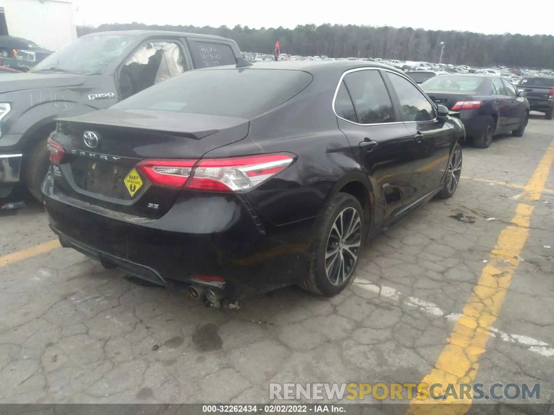 4 Photograph of a damaged car 4T1G11AK0LU915618 TOYOTA CAMRY 2020