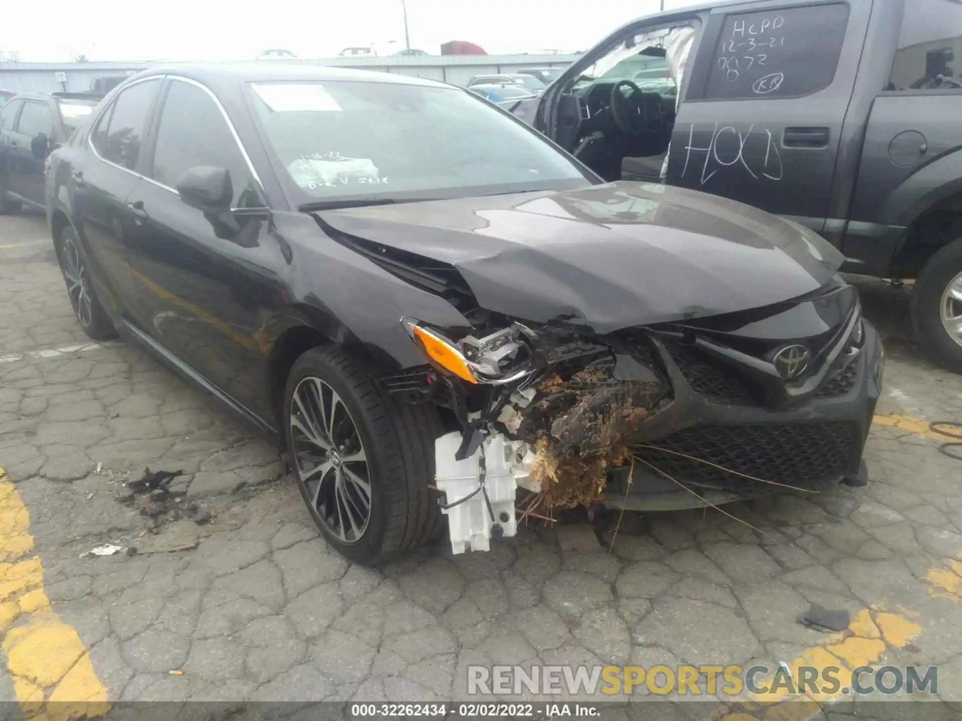 6 Photograph of a damaged car 4T1G11AK0LU915618 TOYOTA CAMRY 2020