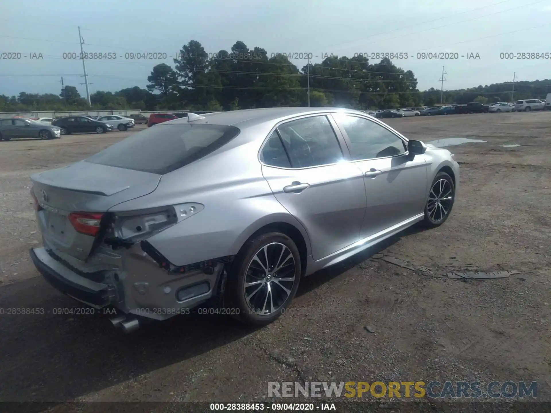 4 Photograph of a damaged car 4T1G11AK0LU922939 TOYOTA CAMRY 2020