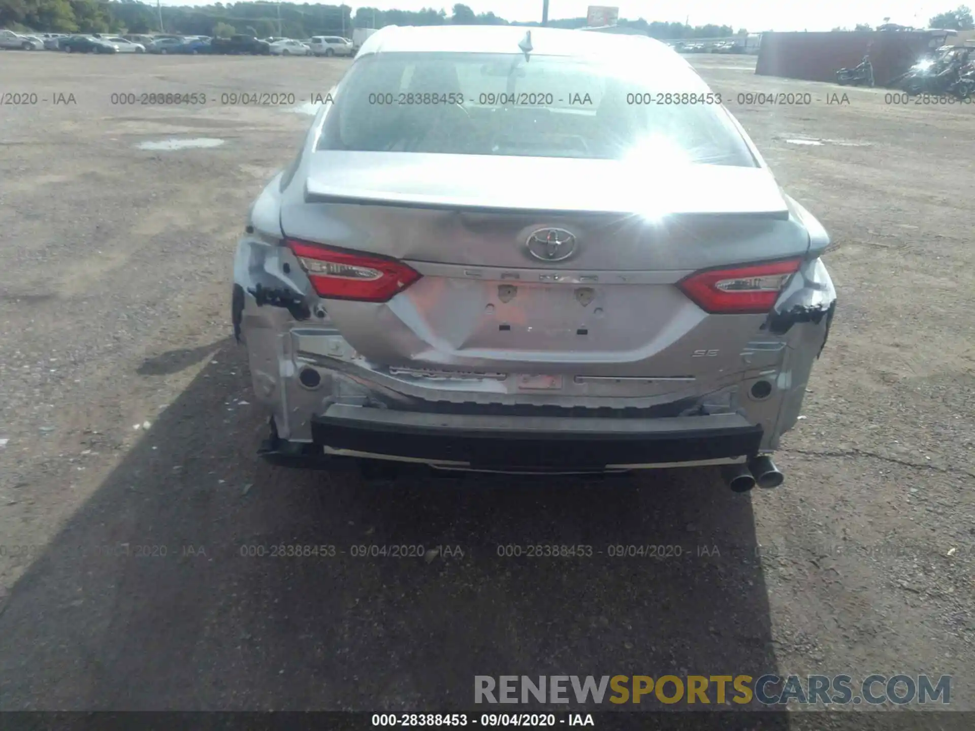 6 Photograph of a damaged car 4T1G11AK0LU922939 TOYOTA CAMRY 2020