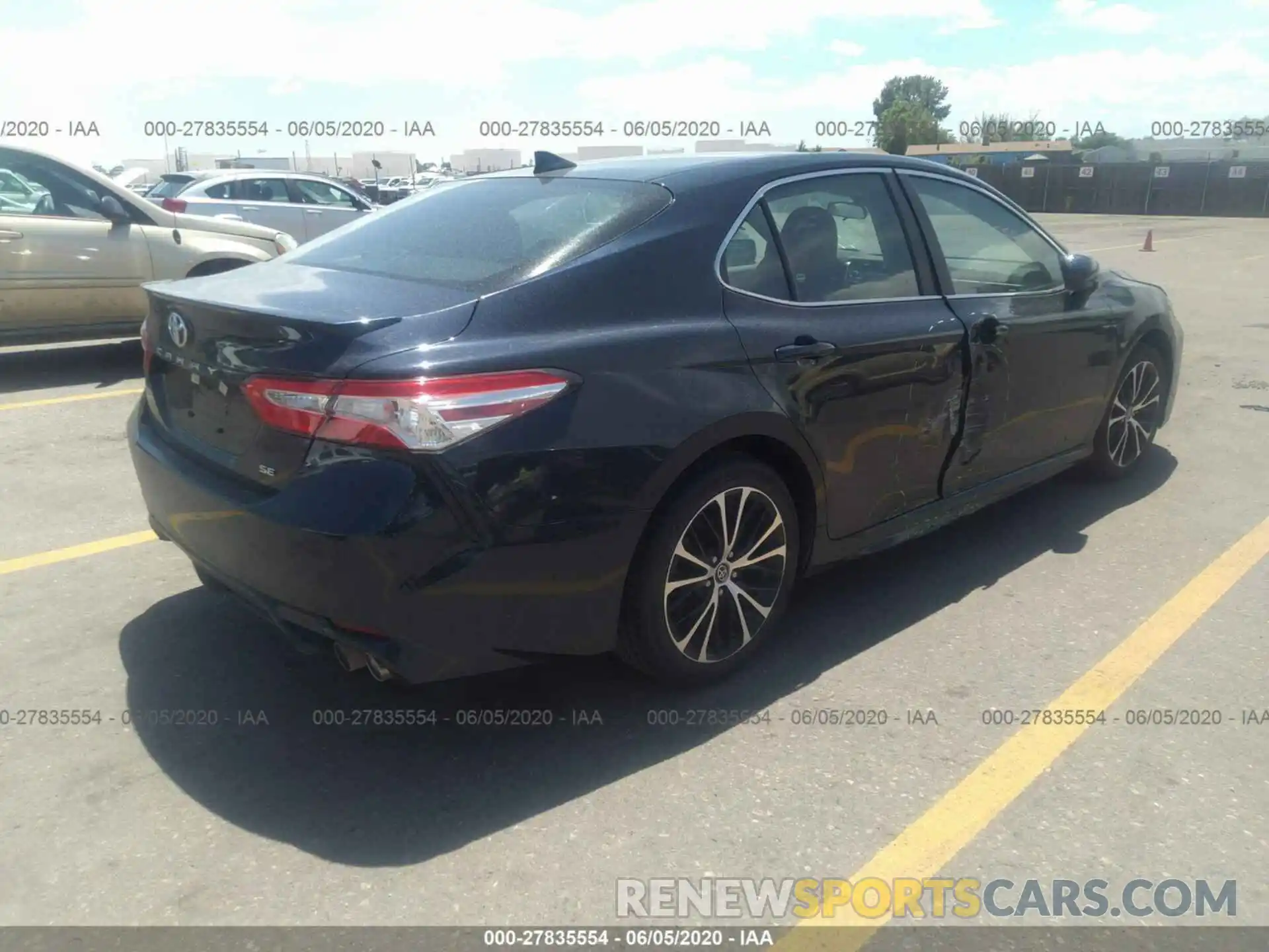 4 Photograph of a damaged car 4T1G11AK0LU927591 TOYOTA CAMRY 2020