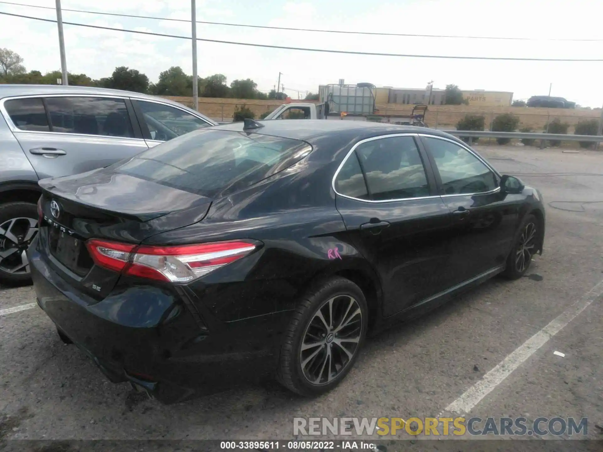 4 Photograph of a damaged car 4T1G11AK0LU929809 TOYOTA CAMRY 2020