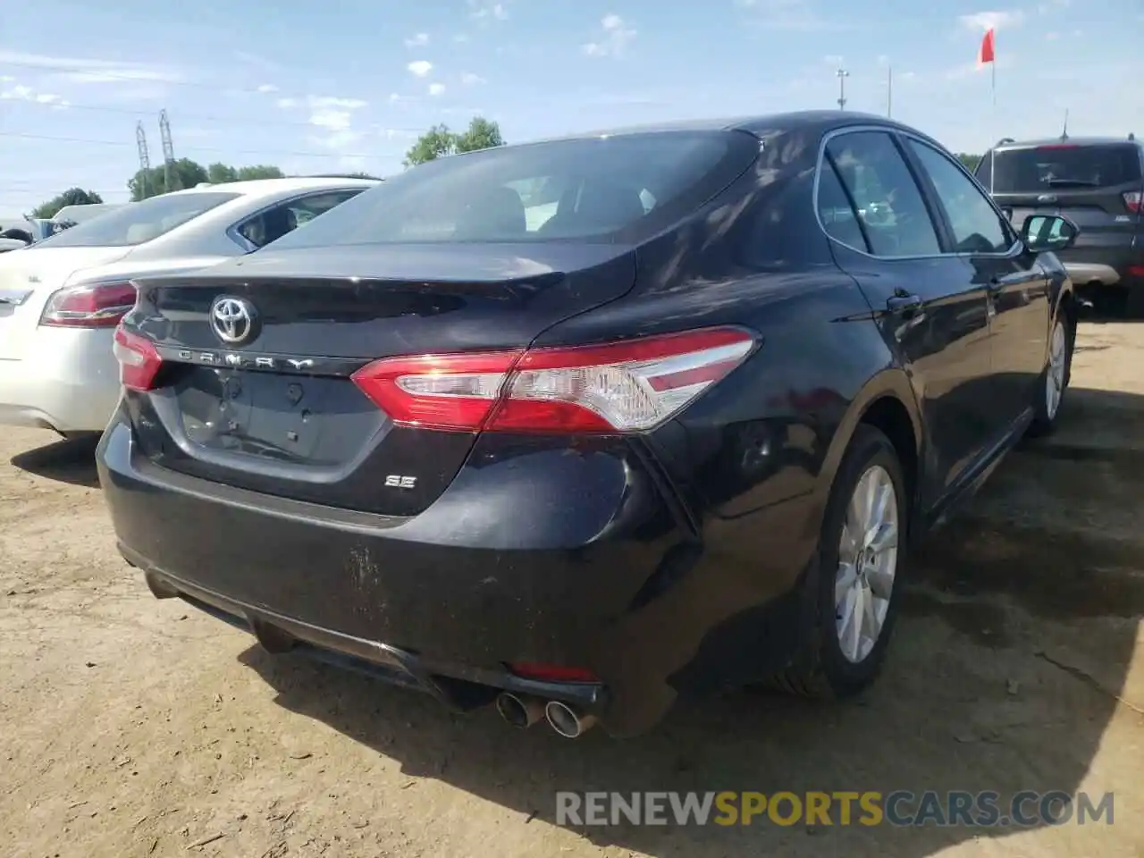 4 Photograph of a damaged car 4T1G11AK0LU932192 TOYOTA CAMRY 2020