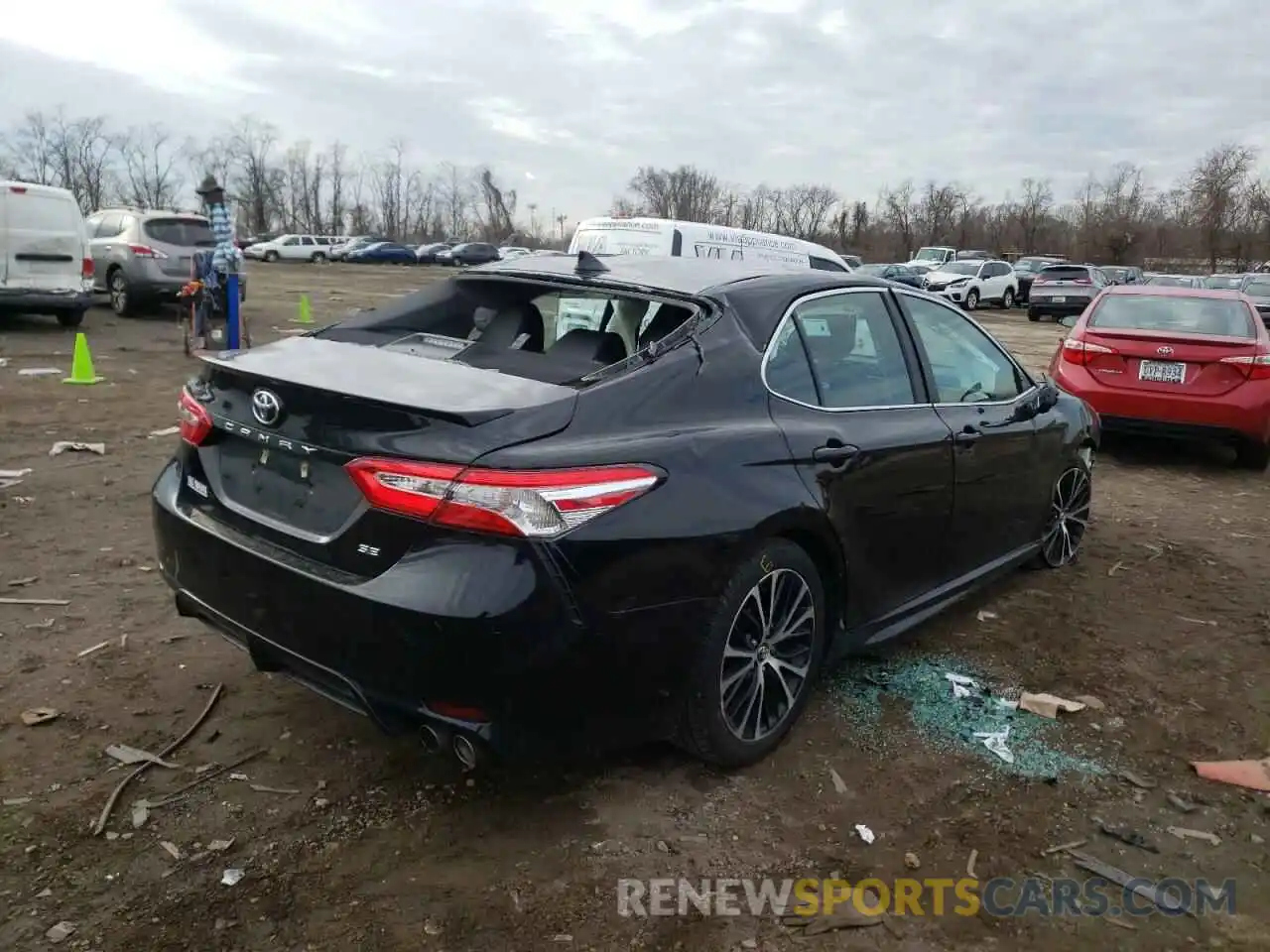 4 Photograph of a damaged car 4T1G11AK0LU932614 TOYOTA CAMRY 2020