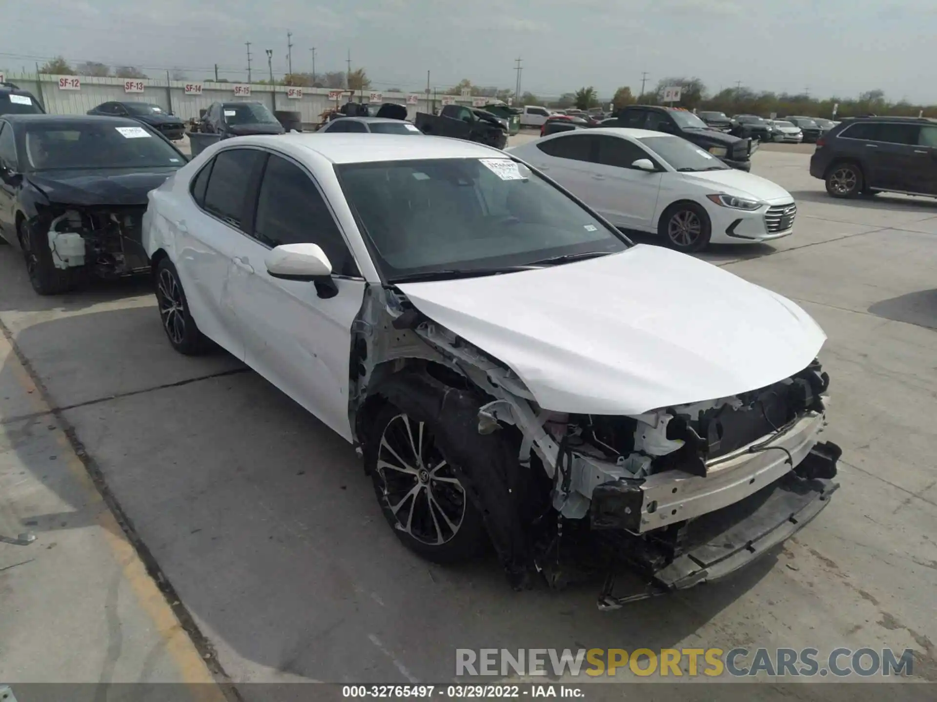 1 Photograph of a damaged car 4T1G11AK0LU933231 TOYOTA CAMRY 2020