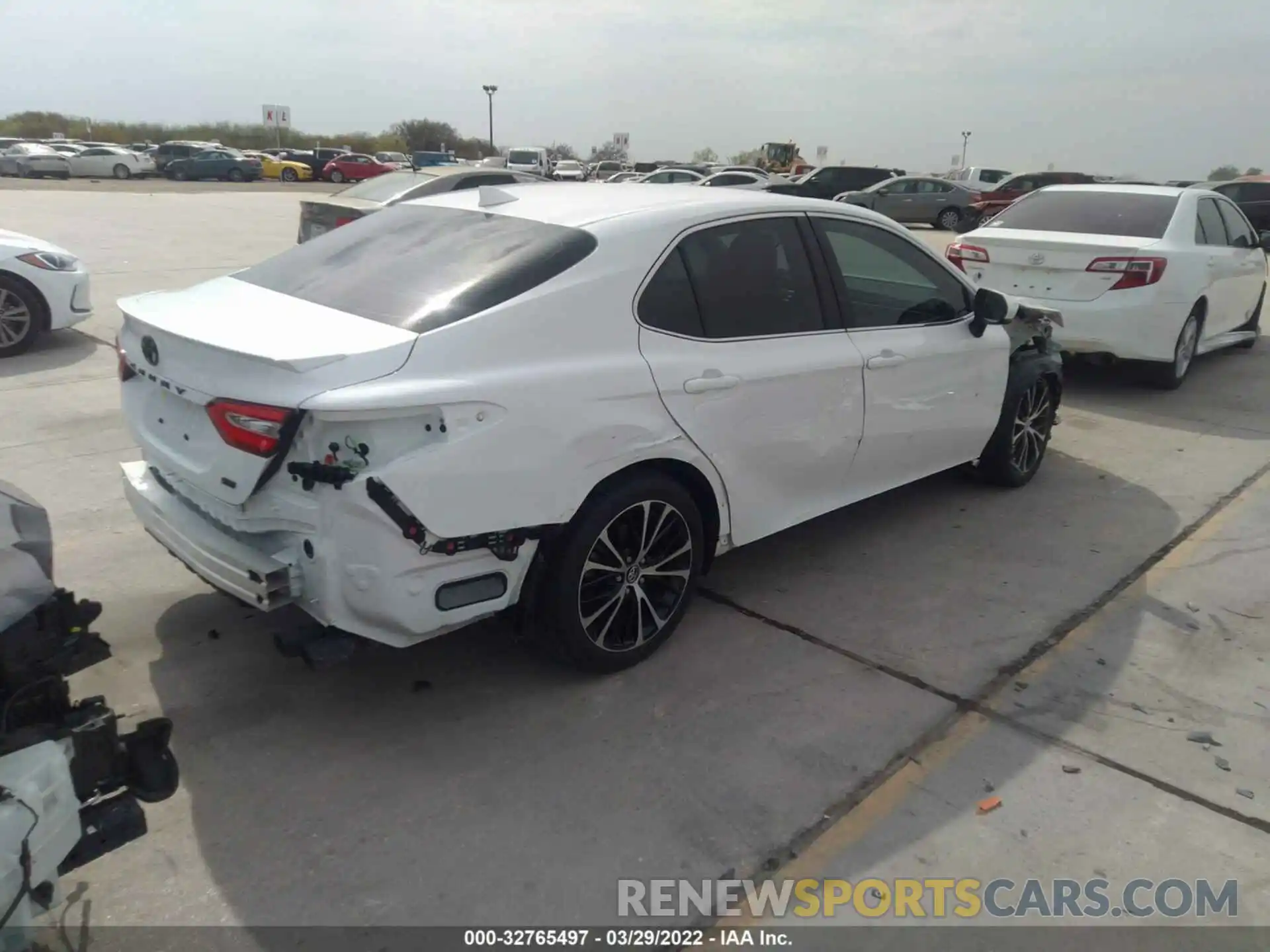 4 Photograph of a damaged car 4T1G11AK0LU933231 TOYOTA CAMRY 2020