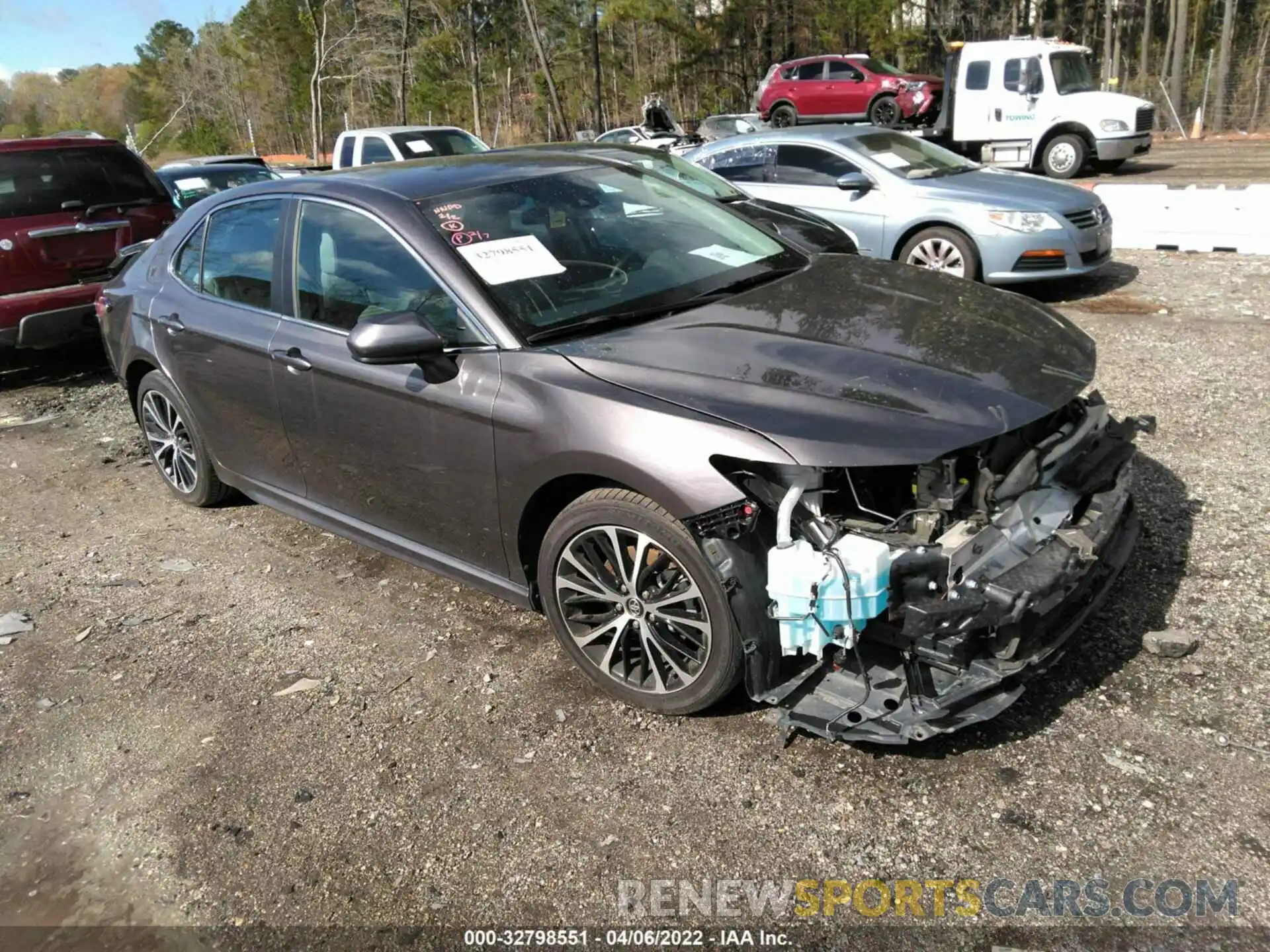 1 Photograph of a damaged car 4T1G11AK0LU934637 TOYOTA CAMRY 2020