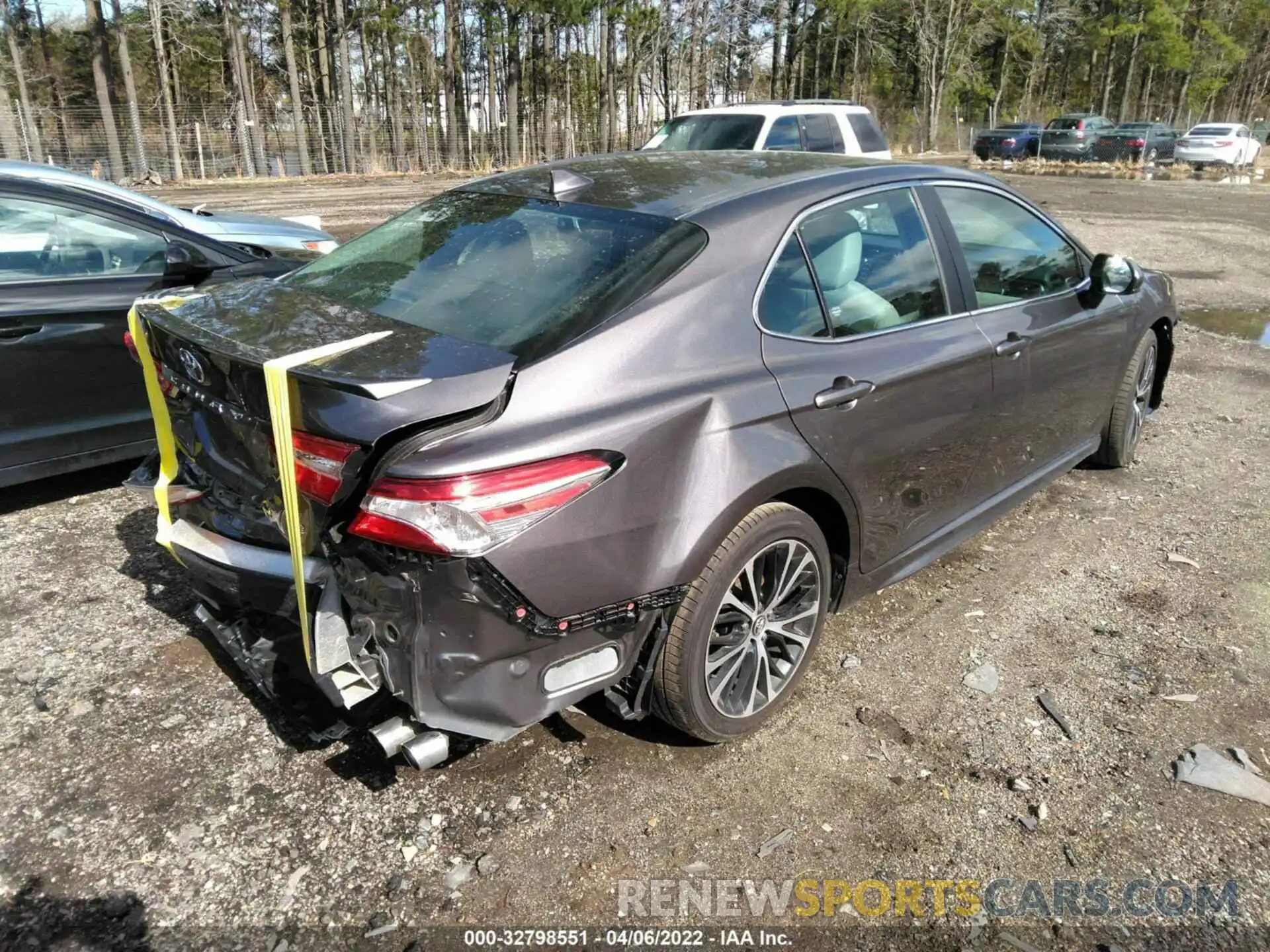 4 Photograph of a damaged car 4T1G11AK0LU934637 TOYOTA CAMRY 2020