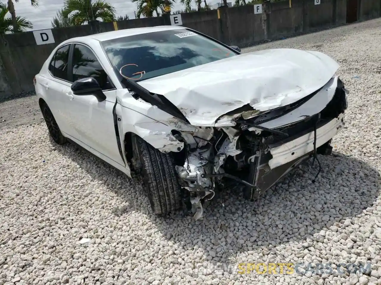 1 Photograph of a damaged car 4T1G11AK0LU934976 TOYOTA CAMRY 2020