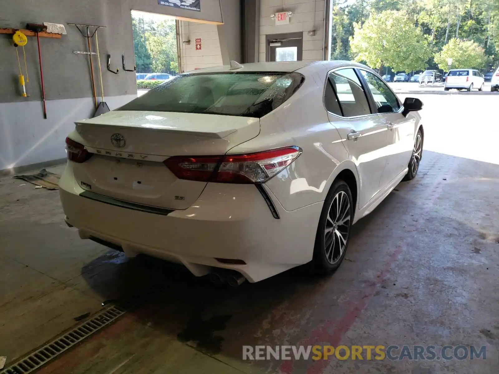 4 Photograph of a damaged car 4T1G11AK0LU936923 TOYOTA CAMRY 2020