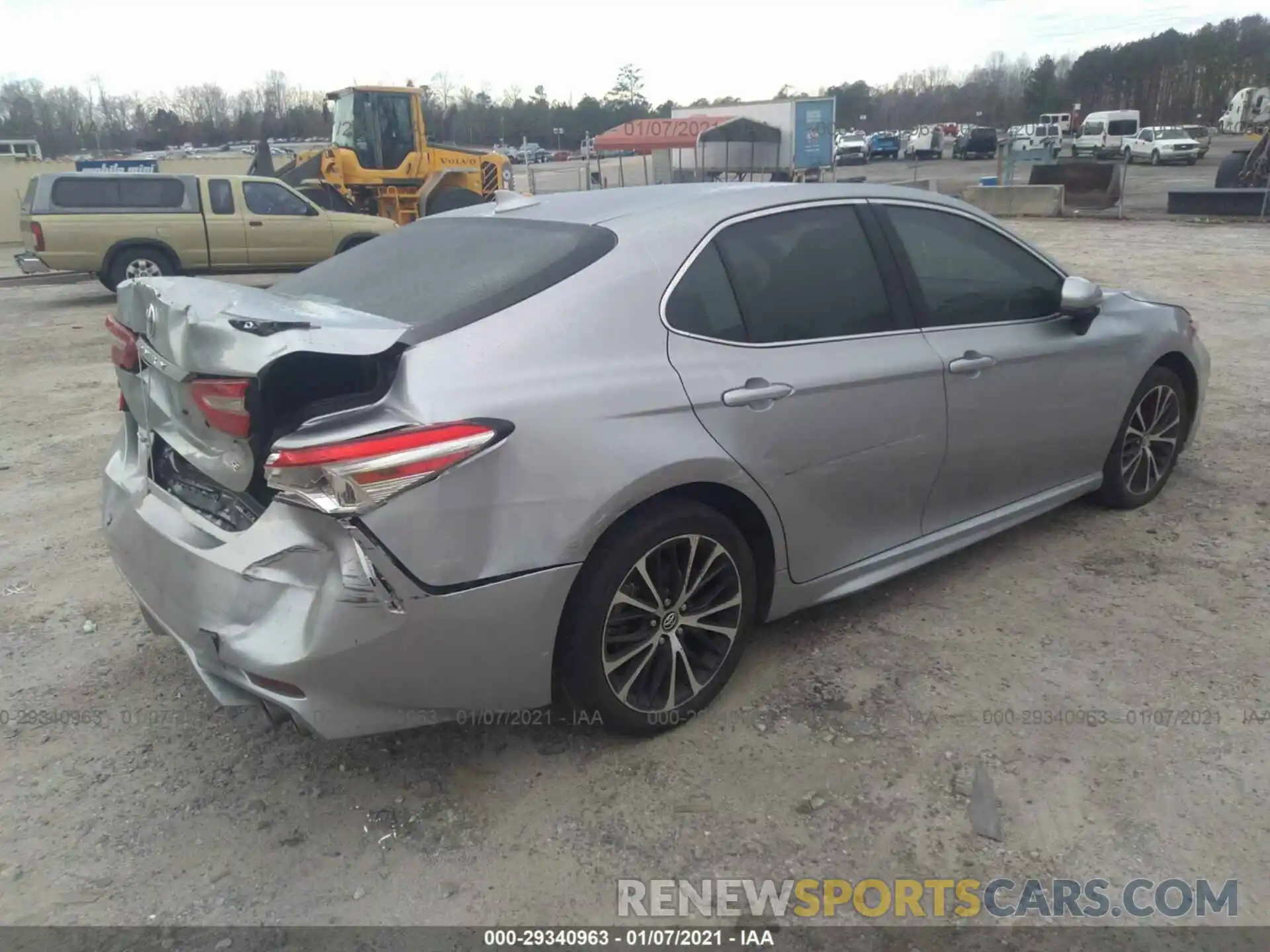 4 Photograph of a damaged car 4T1G11AK0LU938042 TOYOTA CAMRY 2020