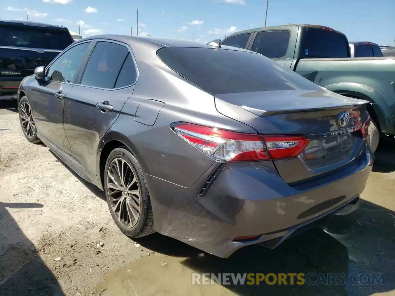 3 Photograph of a damaged car 4T1G11AK0LU938333 TOYOTA CAMRY 2020