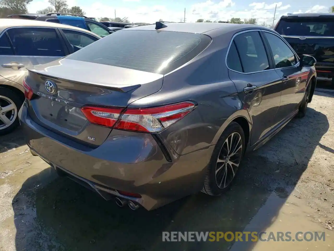 4 Photograph of a damaged car 4T1G11AK0LU938333 TOYOTA CAMRY 2020