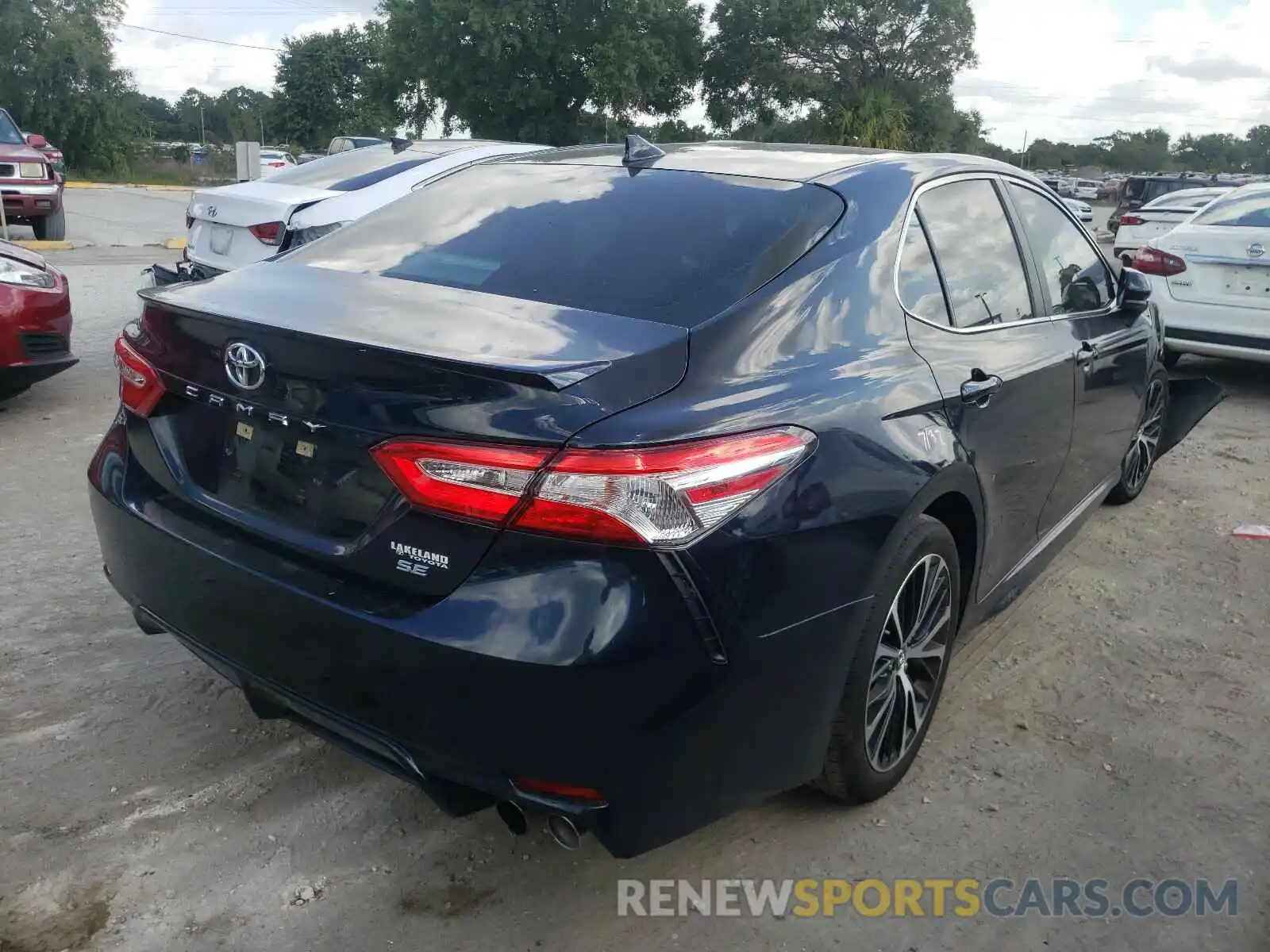 4 Photograph of a damaged car 4T1G11AK0LU939370 TOYOTA CAMRY 2020