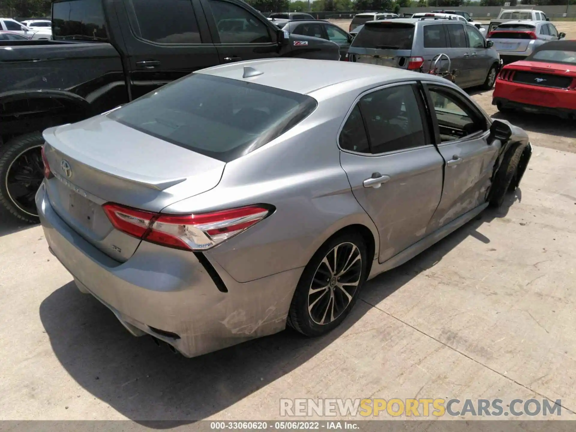 4 Photograph of a damaged car 4T1G11AK0LU941958 TOYOTA CAMRY 2020