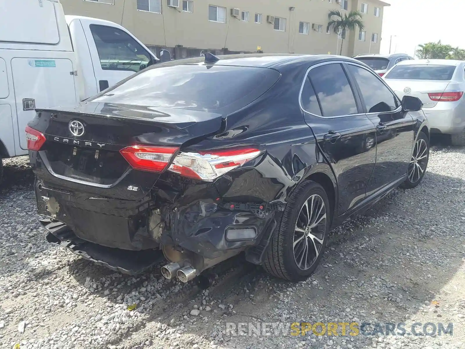 4 Photograph of a damaged car 4T1G11AK0LU949476 TOYOTA CAMRY 2020