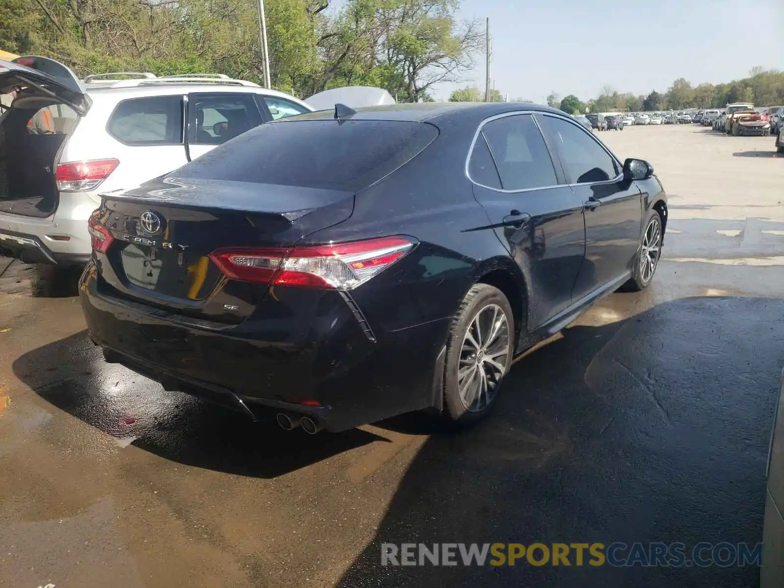 4 Photograph of a damaged car 4T1G11AK0LU950188 TOYOTA CAMRY 2020