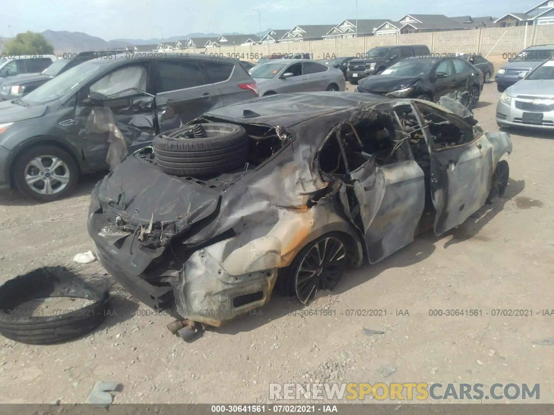 4 Photograph of a damaged car 4T1G11AK0LU954080 TOYOTA CAMRY 2020