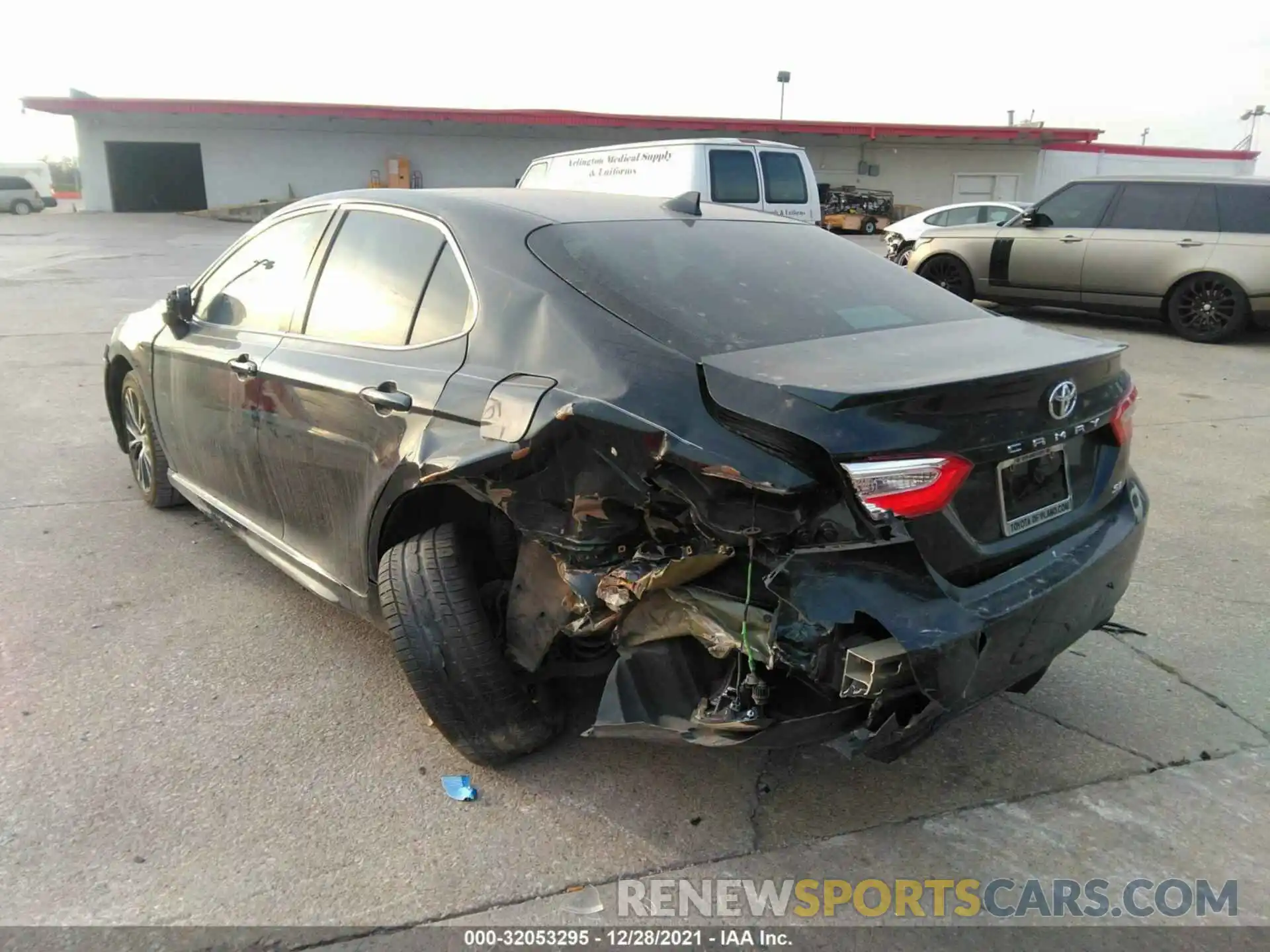 3 Photograph of a damaged car 4T1G11AK0LU955746 TOYOTA CAMRY 2020