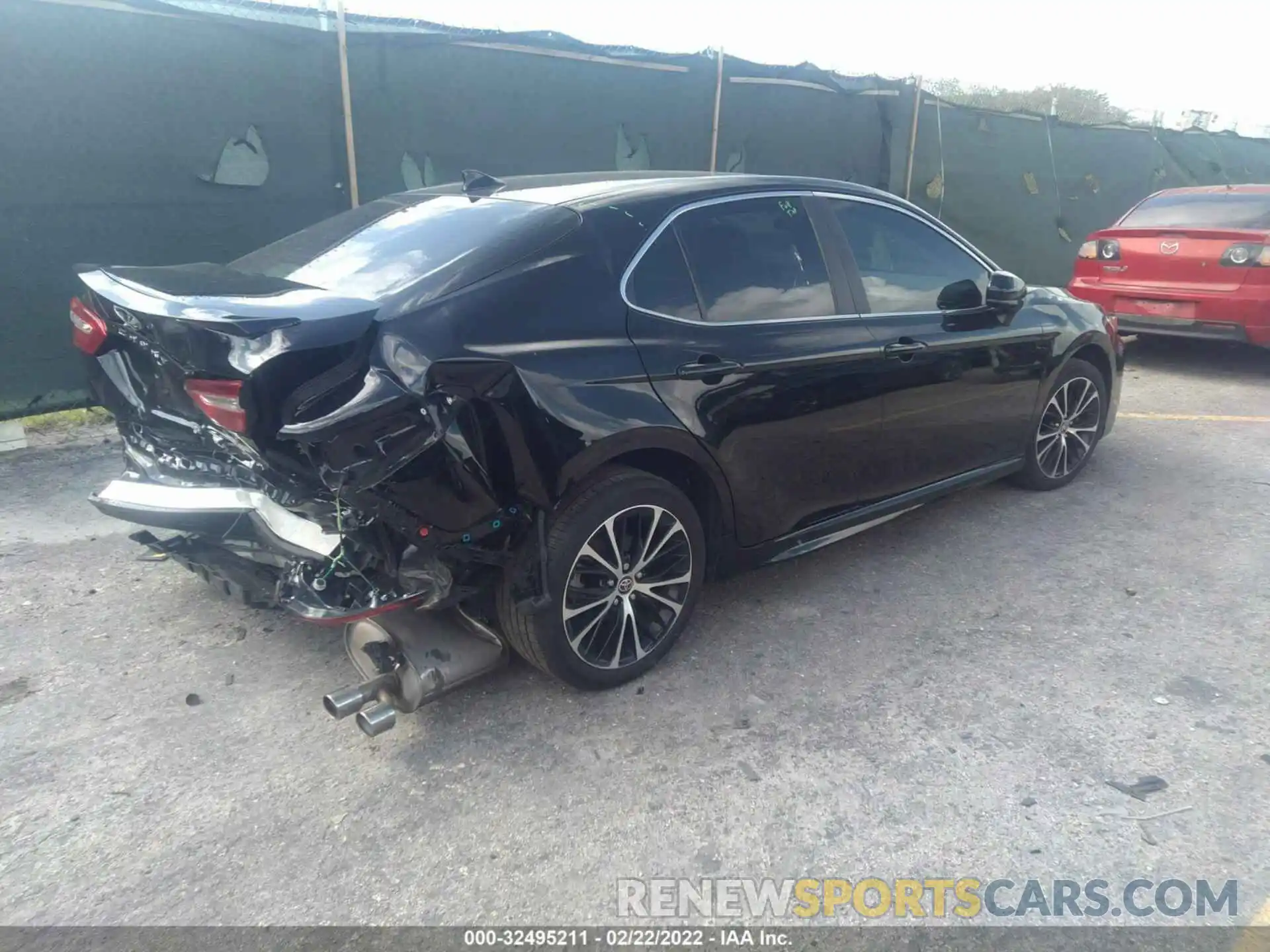 4 Photograph of a damaged car 4T1G11AK0LU956766 TOYOTA CAMRY 2020