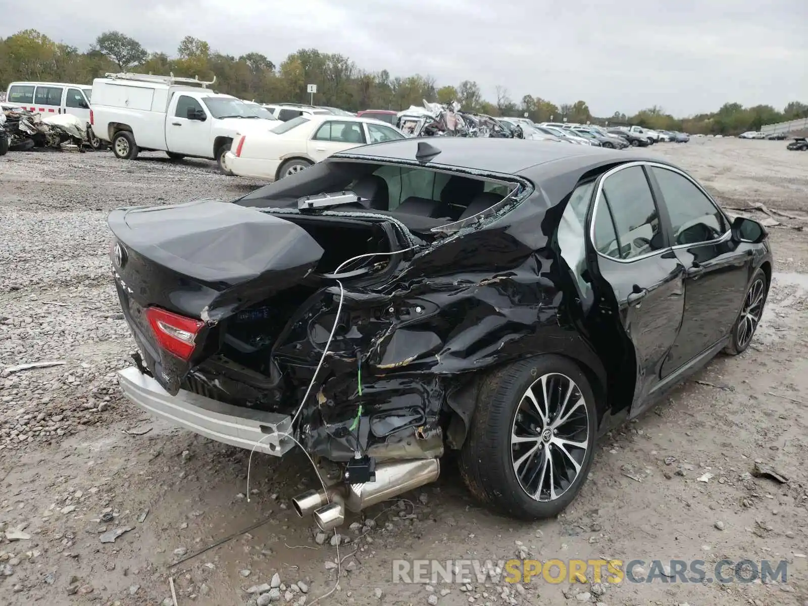 4 Photograph of a damaged car 4T1G11AK0LU963068 TOYOTA CAMRY 2020
