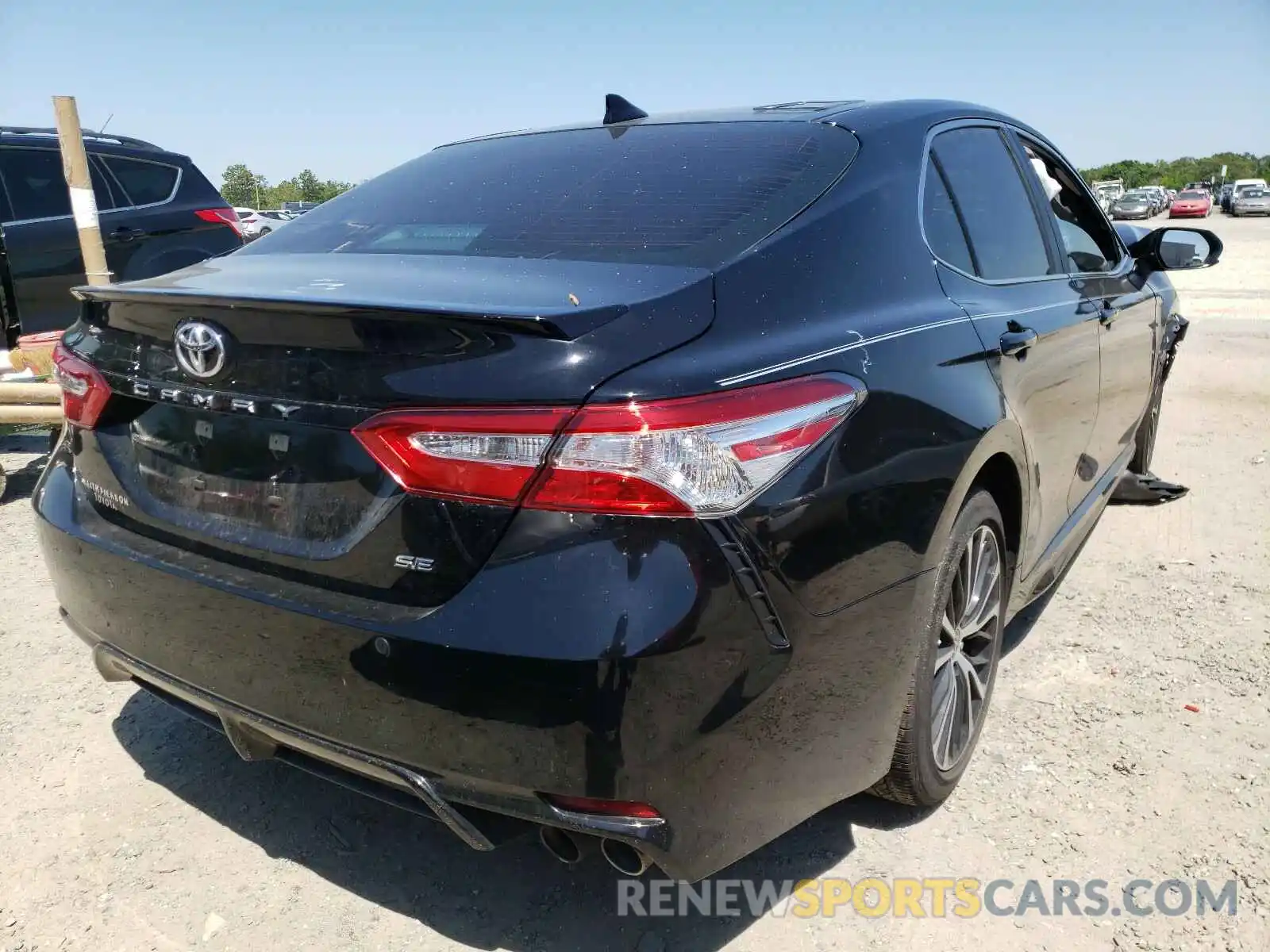 4 Photograph of a damaged car 4T1G11AK0LU963264 TOYOTA CAMRY 2020