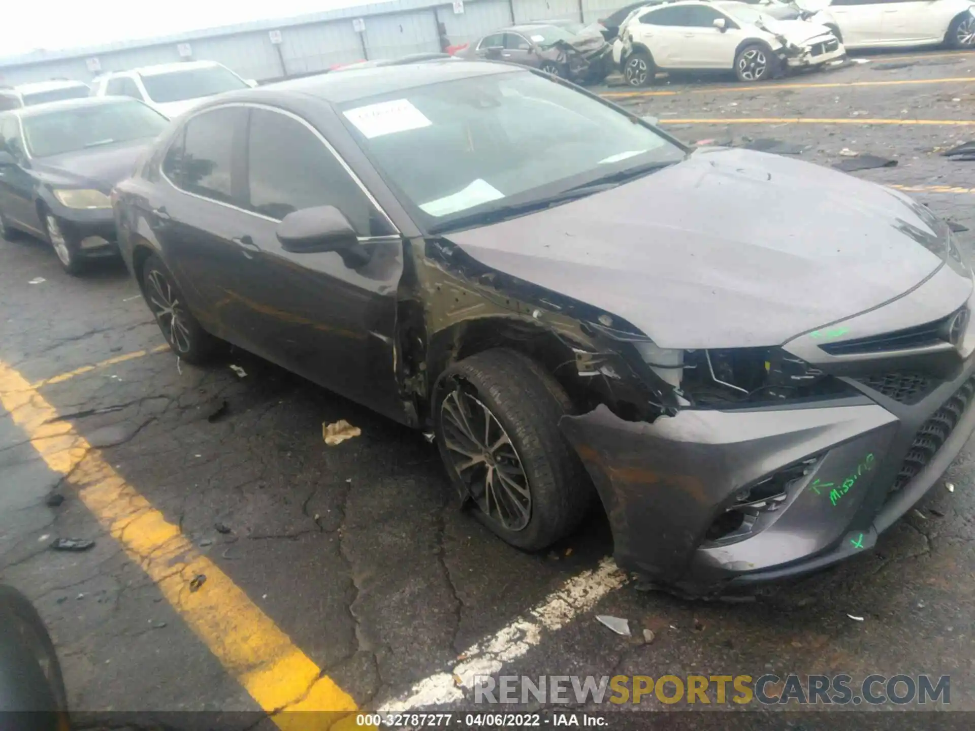 1 Photograph of a damaged car 4T1G11AK0LU979612 TOYOTA CAMRY 2020