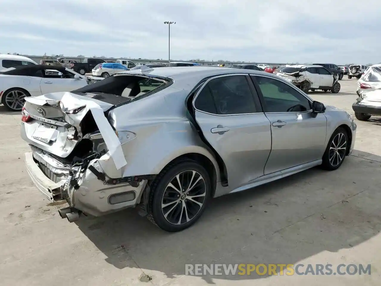 3 Photograph of a damaged car 4T1G11AK0LU988343 TOYOTA CAMRY 2020