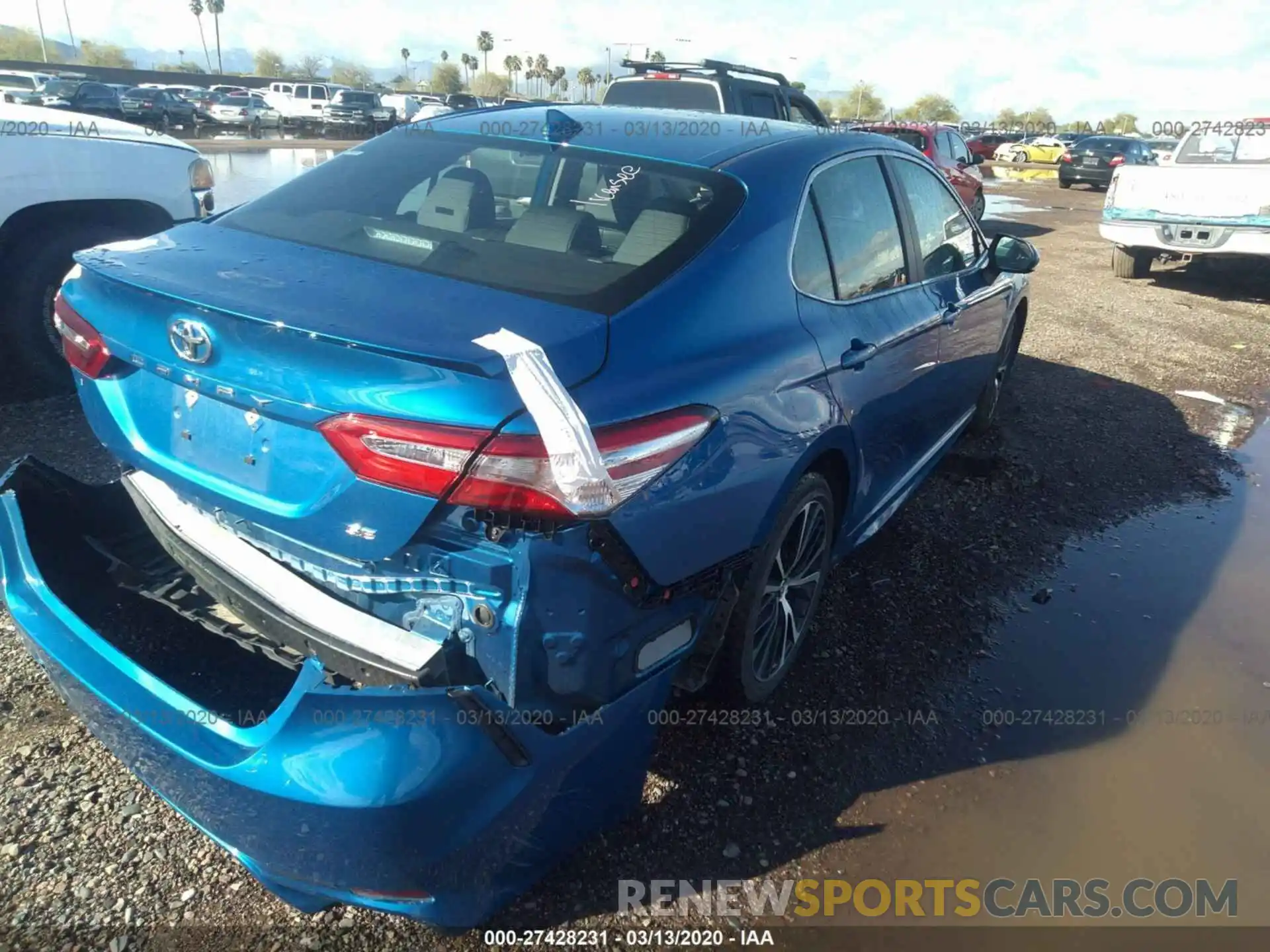 4 Photograph of a damaged car 4T1G11AK1LU302195 TOYOTA CAMRY 2020