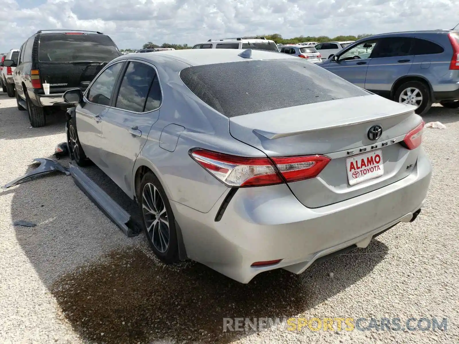 3 Photograph of a damaged car 4T1G11AK1LU304982 TOYOTA CAMRY 2020