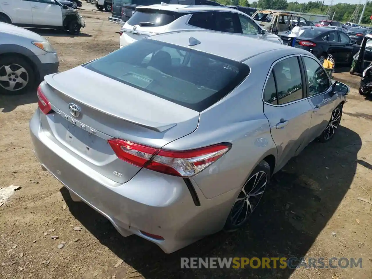 4 Photograph of a damaged car 4T1G11AK1LU330899 TOYOTA CAMRY 2020