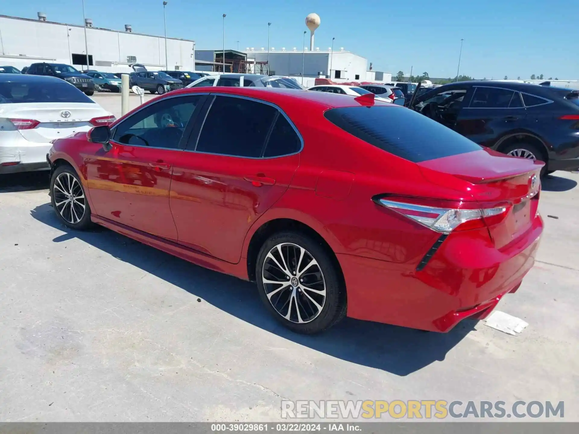 15 Photograph of a damaged car 4T1G11AK1LU332684 TOYOTA CAMRY 2020