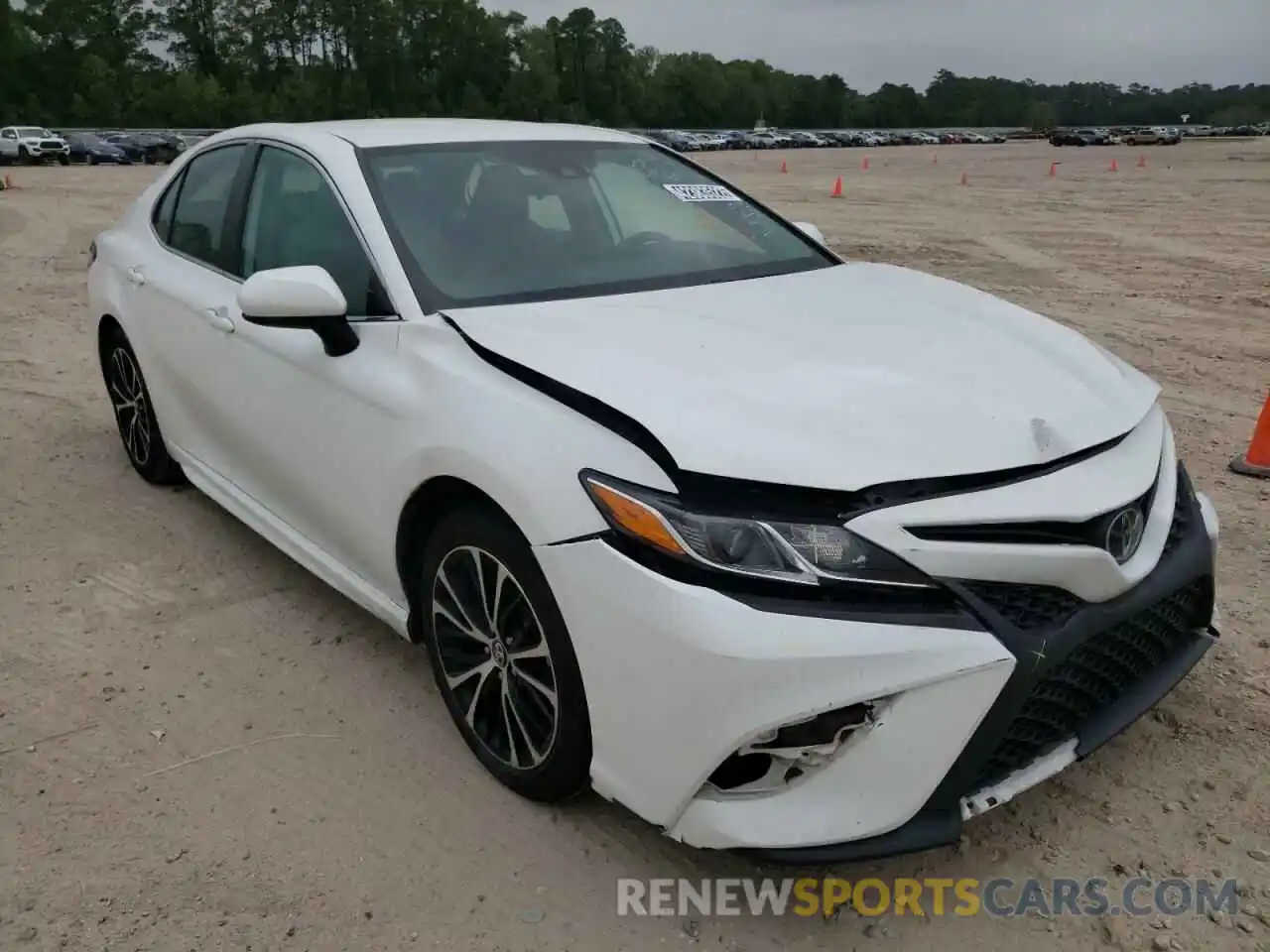 1 Photograph of a damaged car 4T1G11AK1LU333401 TOYOTA CAMRY 2020