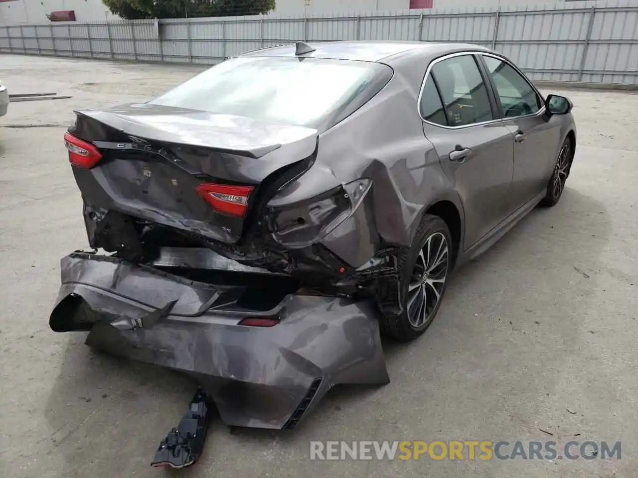 4 Photograph of a damaged car 4T1G11AK1LU334080 TOYOTA CAMRY 2020