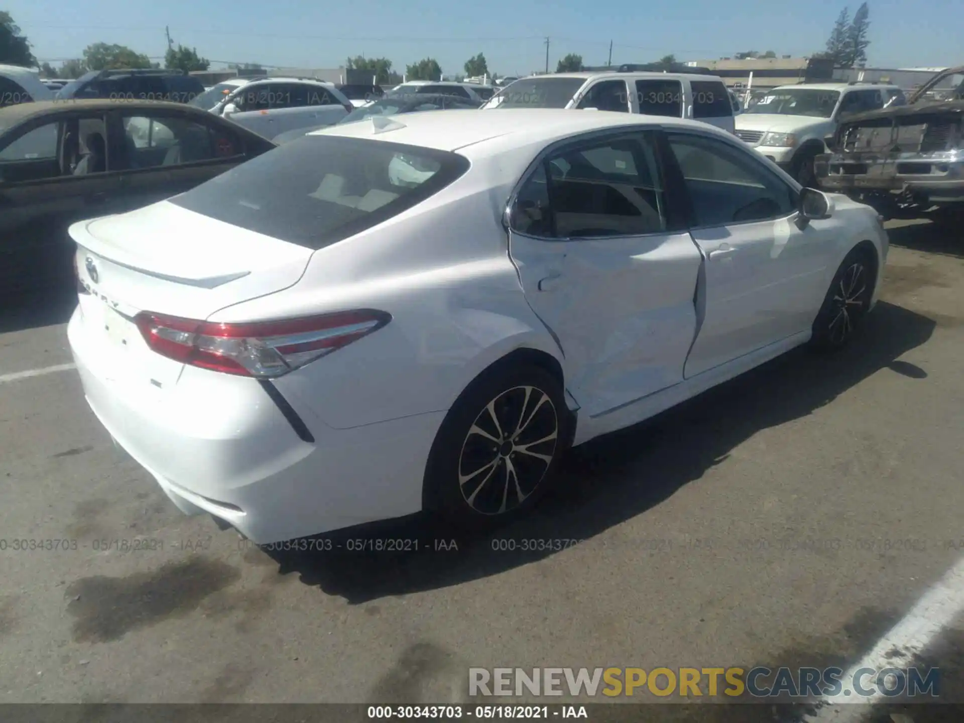 4 Photograph of a damaged car 4T1G11AK1LU334354 TOYOTA CAMRY 2020