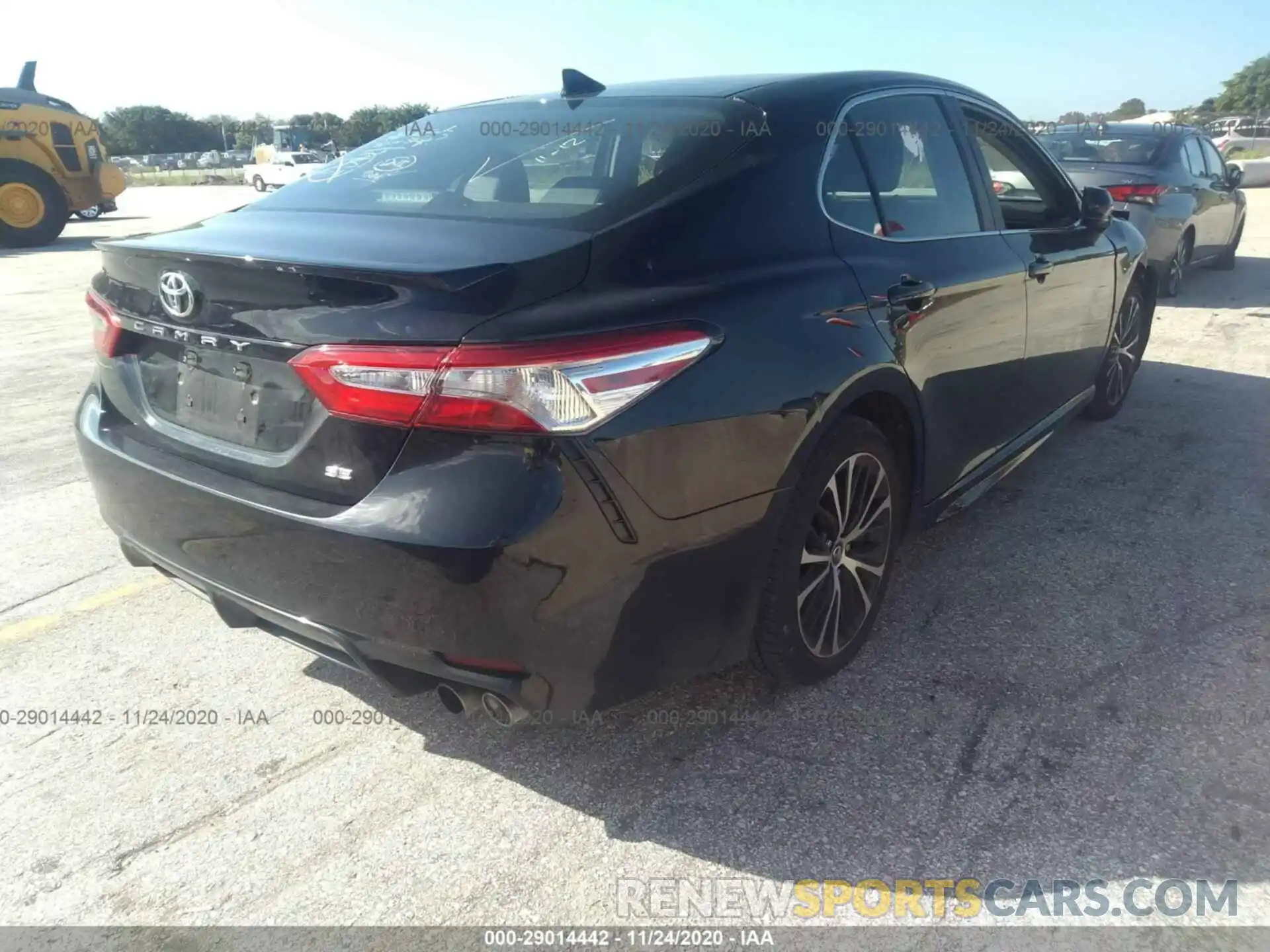 4 Photograph of a damaged car 4T1G11AK1LU334645 TOYOTA CAMRY 2020