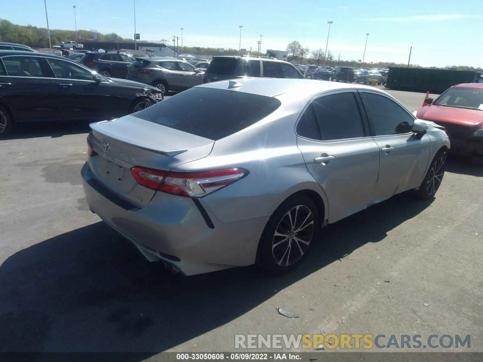 4 Photograph of a damaged car 4T1G11AK1LU335245 TOYOTA CAMRY 2020