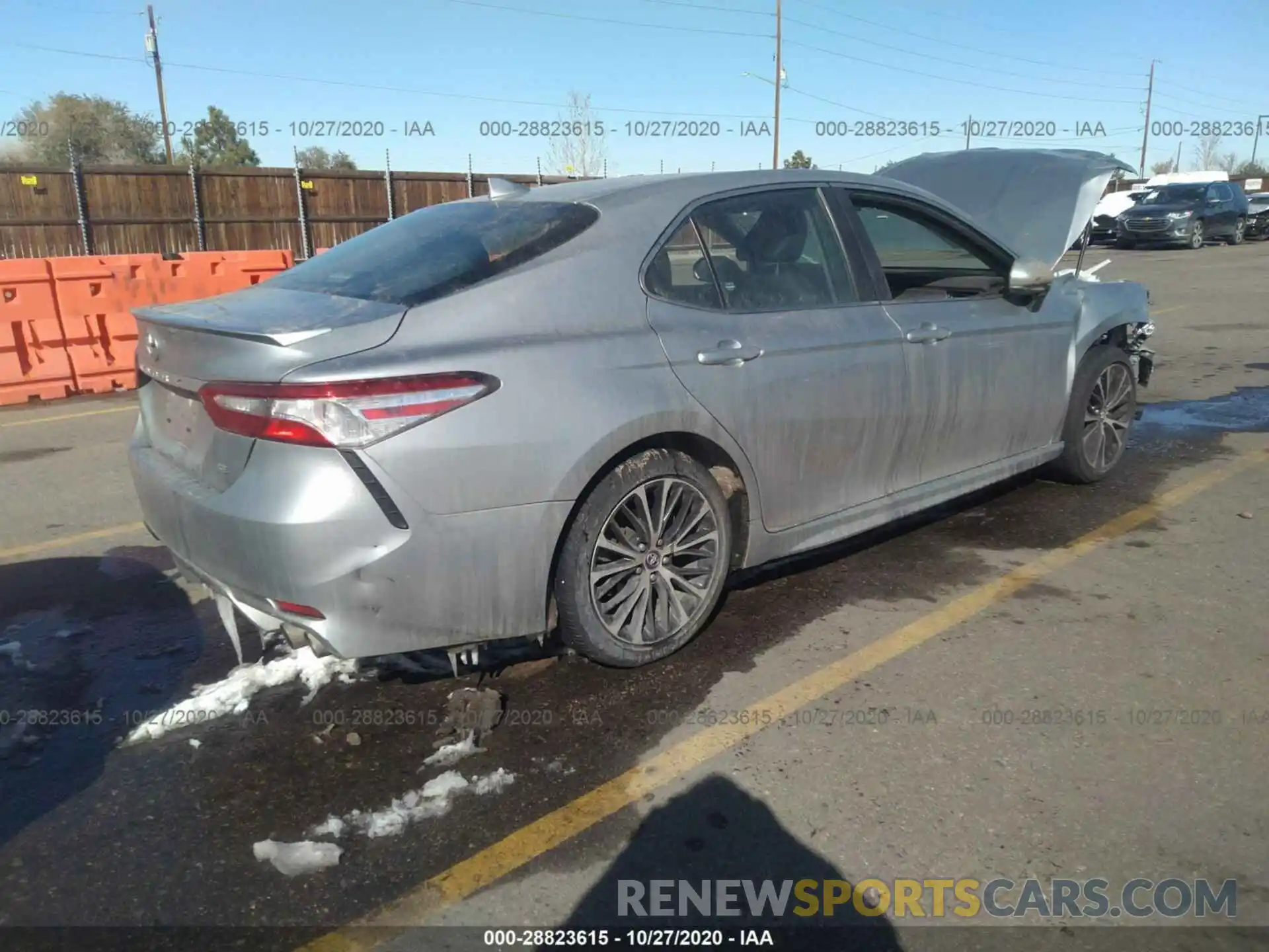 4 Photograph of a damaged car 4T1G11AK1LU336721 TOYOTA CAMRY 2020