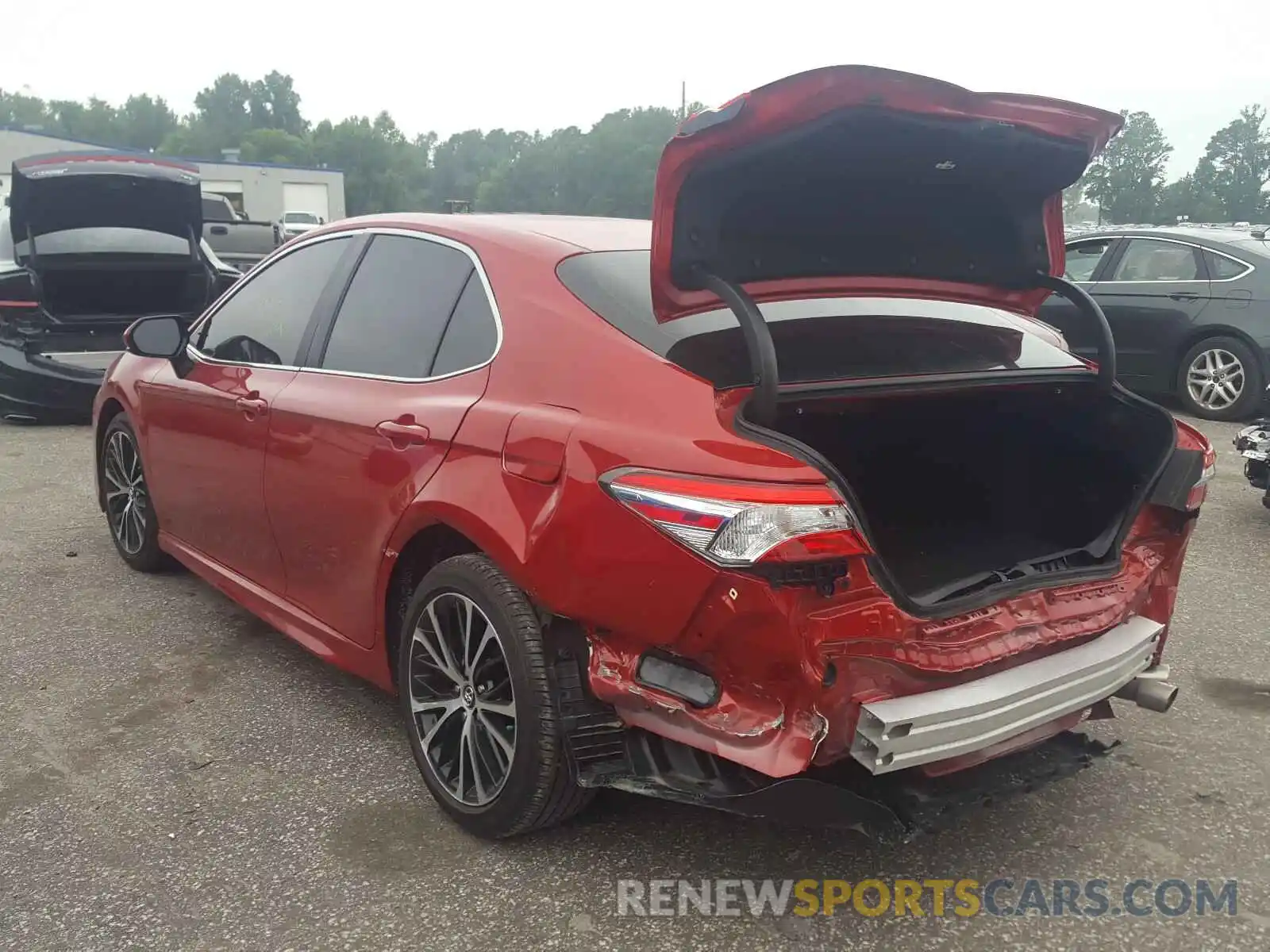 3 Photograph of a damaged car 4T1G11AK1LU337755 TOYOTA CAMRY 2020