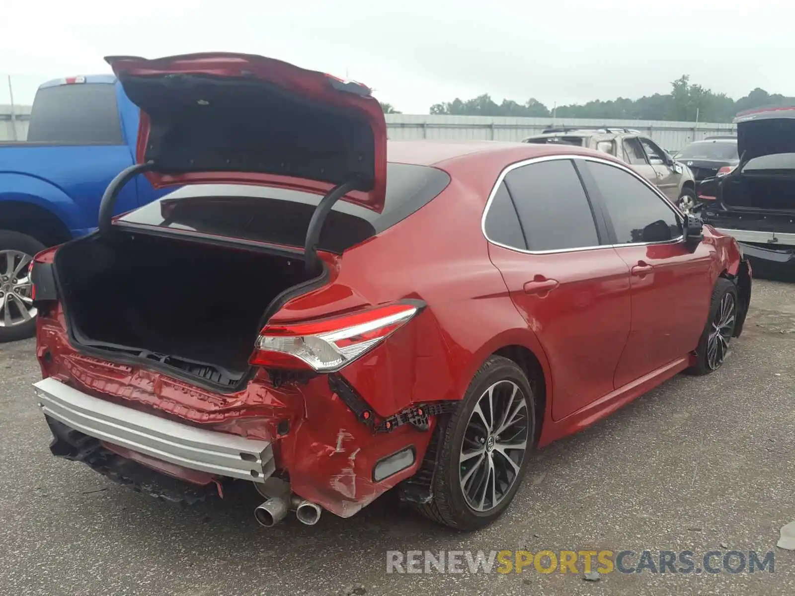 4 Photograph of a damaged car 4T1G11AK1LU337755 TOYOTA CAMRY 2020