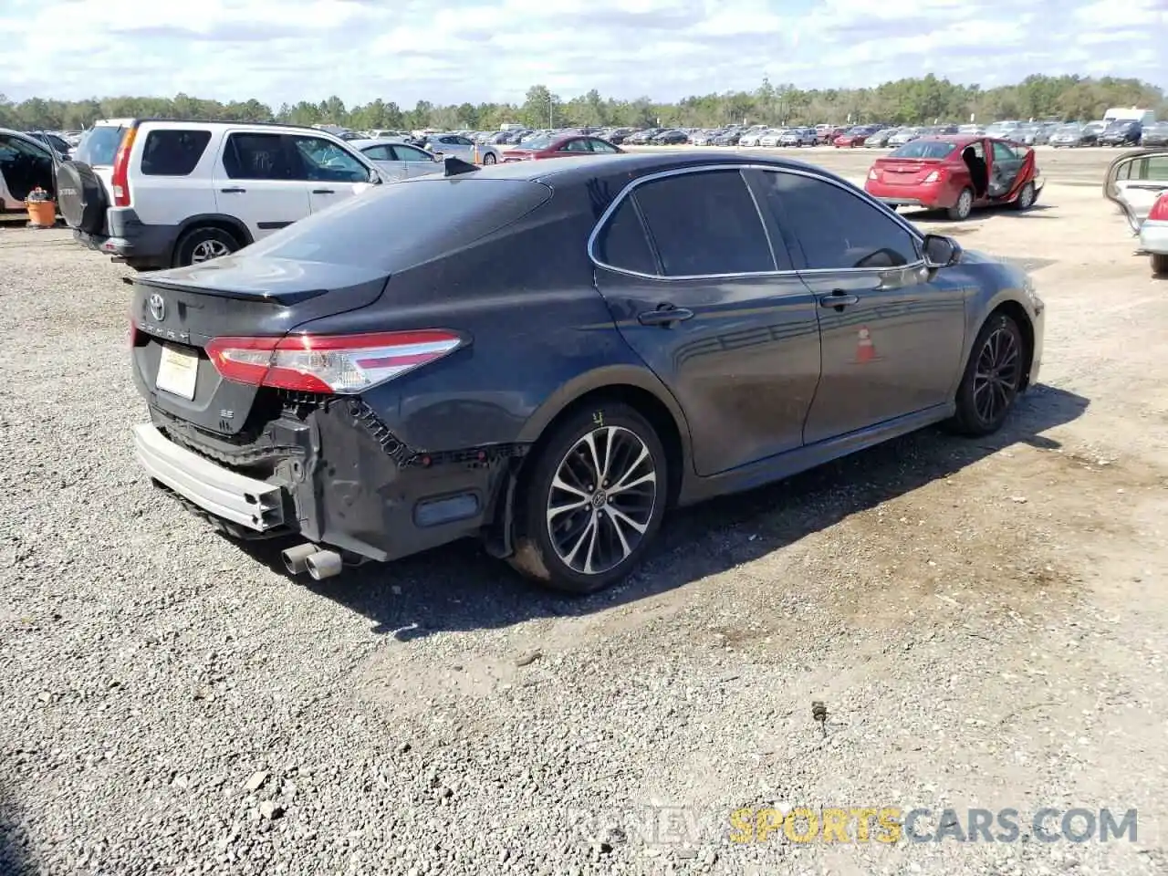 4 Photograph of a damaged car 4T1G11AK1LU338386 TOYOTA CAMRY 2020