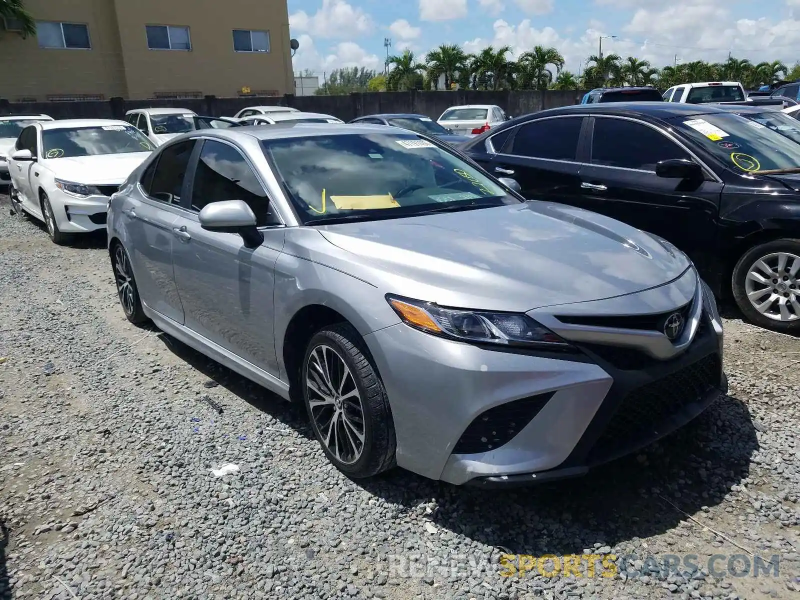 1 Photograph of a damaged car 4T1G11AK1LU340543 TOYOTA CAMRY 2020