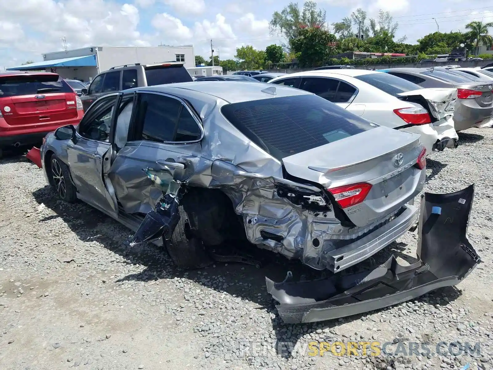 3 Photograph of a damaged car 4T1G11AK1LU340543 TOYOTA CAMRY 2020