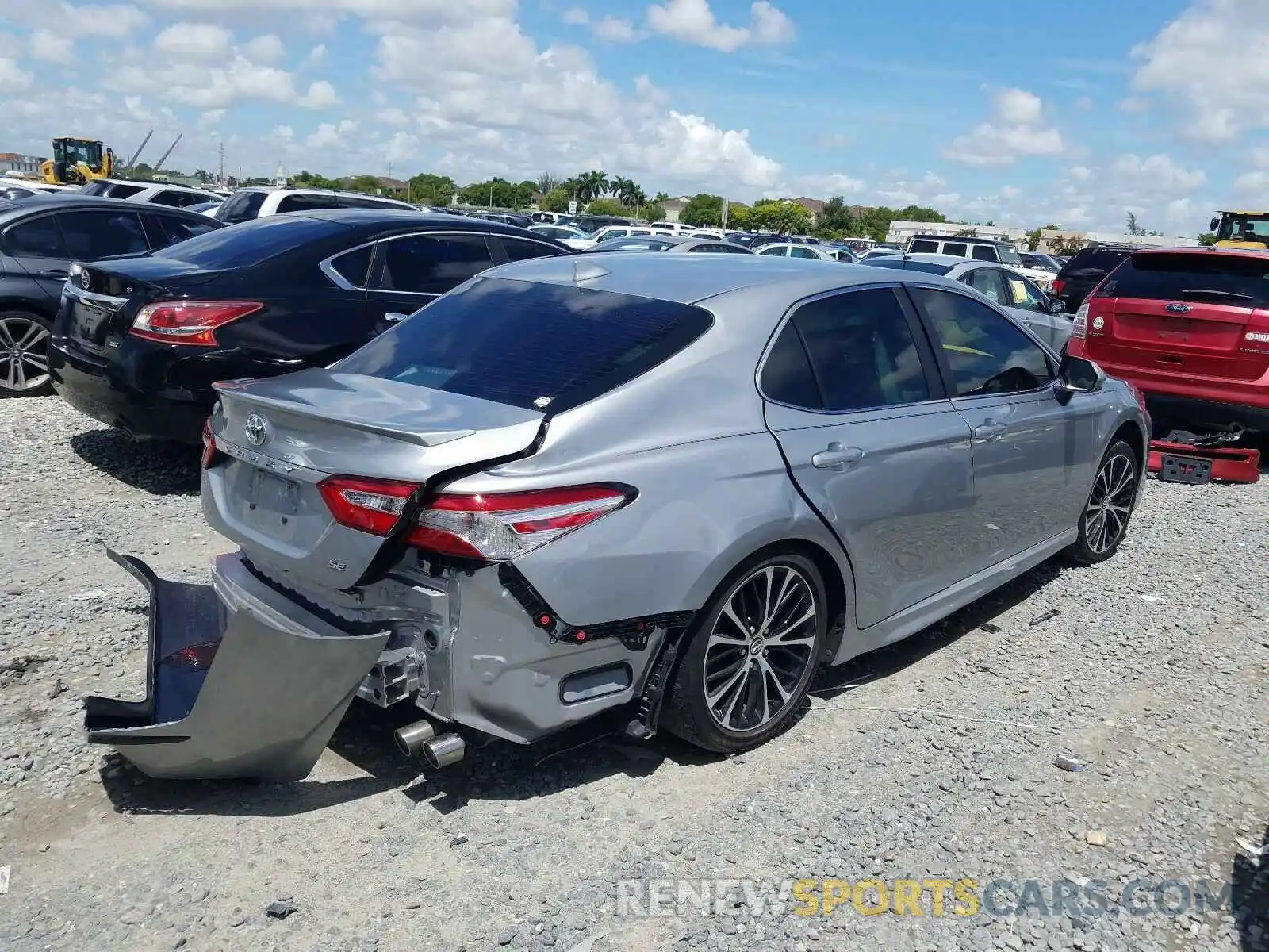 4 Photograph of a damaged car 4T1G11AK1LU340543 TOYOTA CAMRY 2020